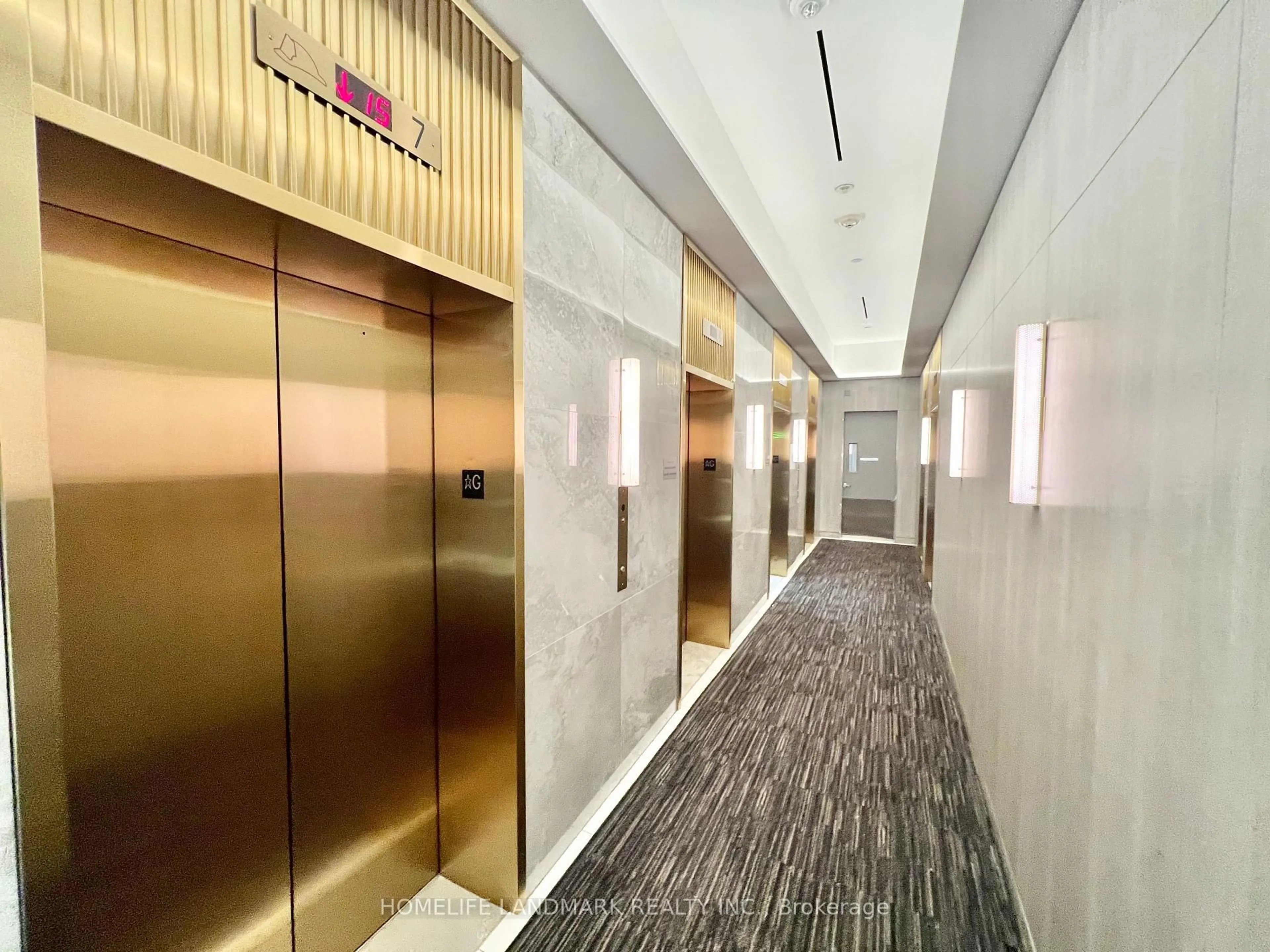 Indoor foyer for 5 Buttermill Ave #3702, Vaughan Ontario L4K 0J5