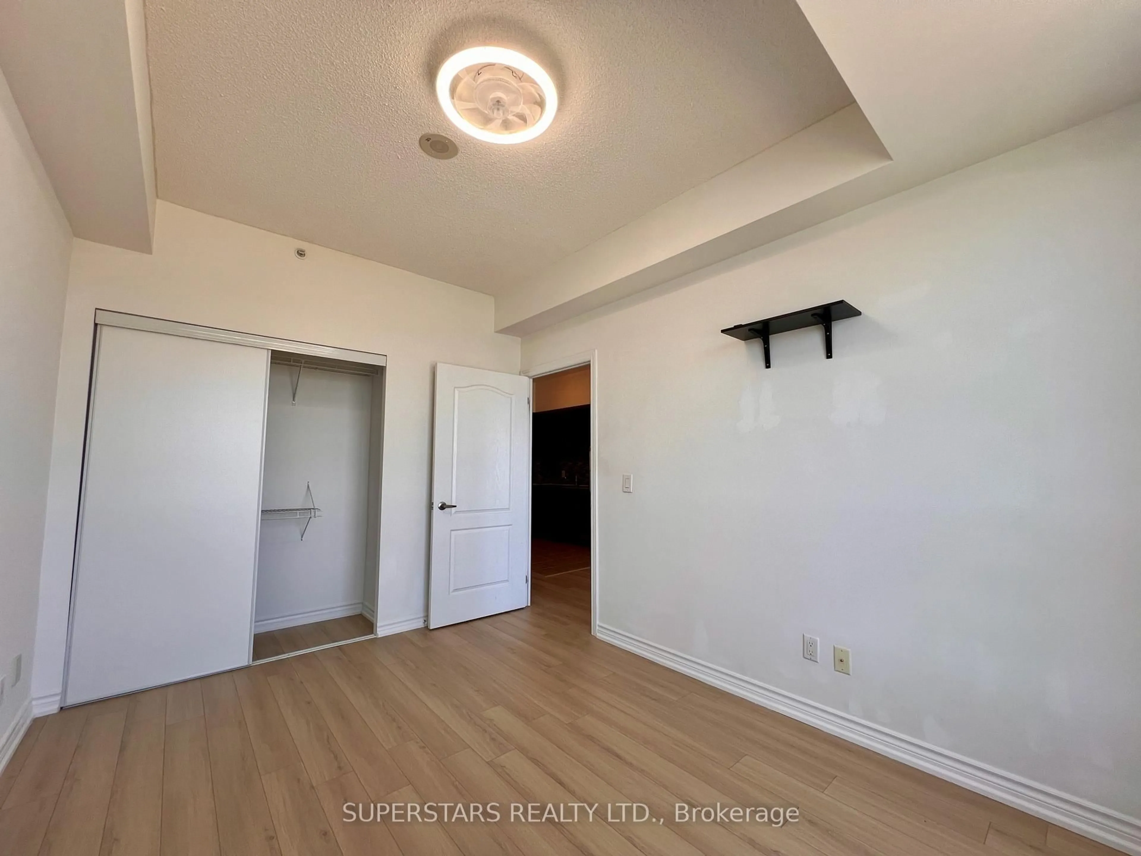 A pic of a room for 8323 Kennedy Rd #725, Markham Ontario L3R 5W7