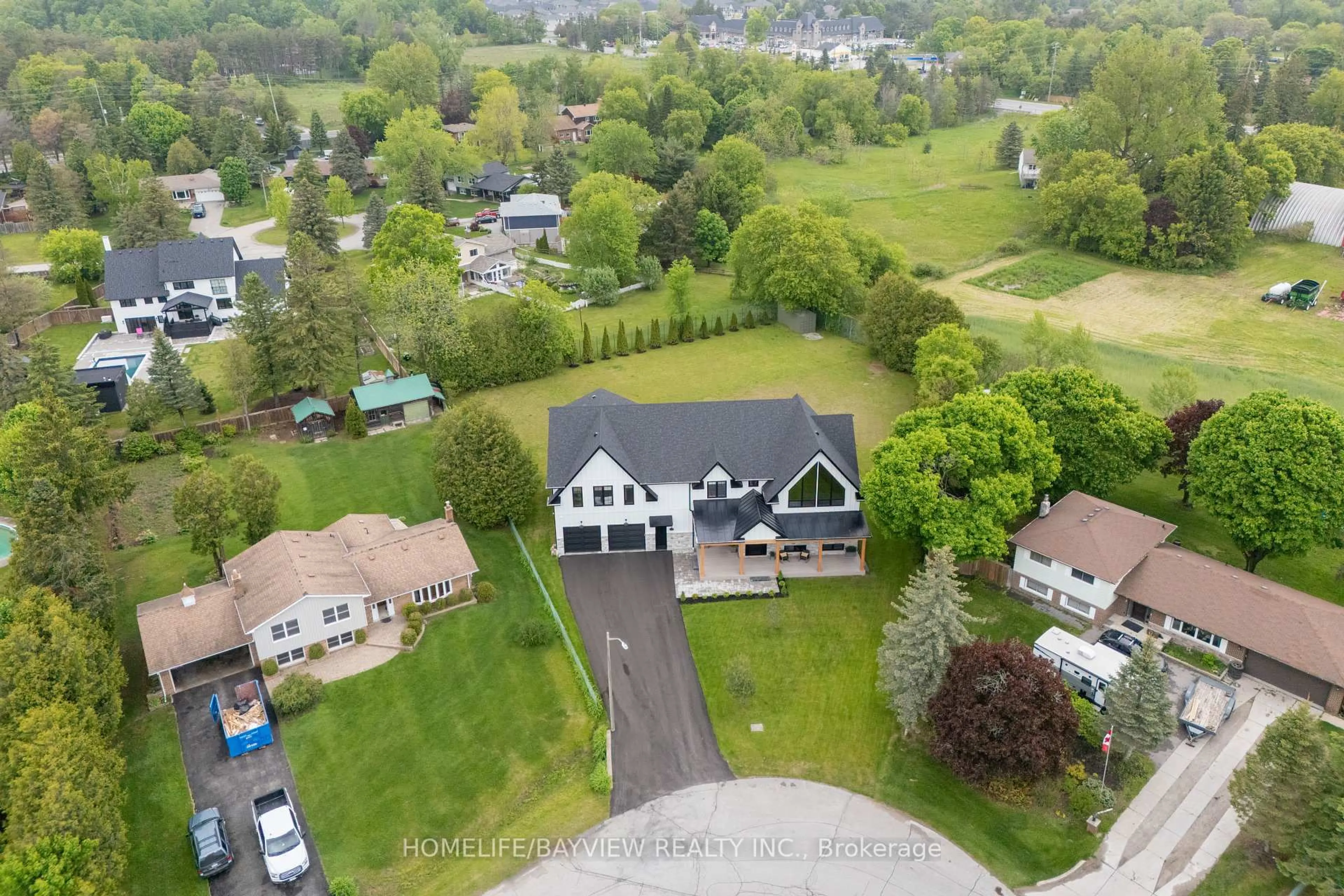 A pic from outside/outdoor area/front of a property/back of a property/a pic from drone, mountain view for 17 Jasmine Cres, Whitchurch-Stouffville Ontario L4A 3H4