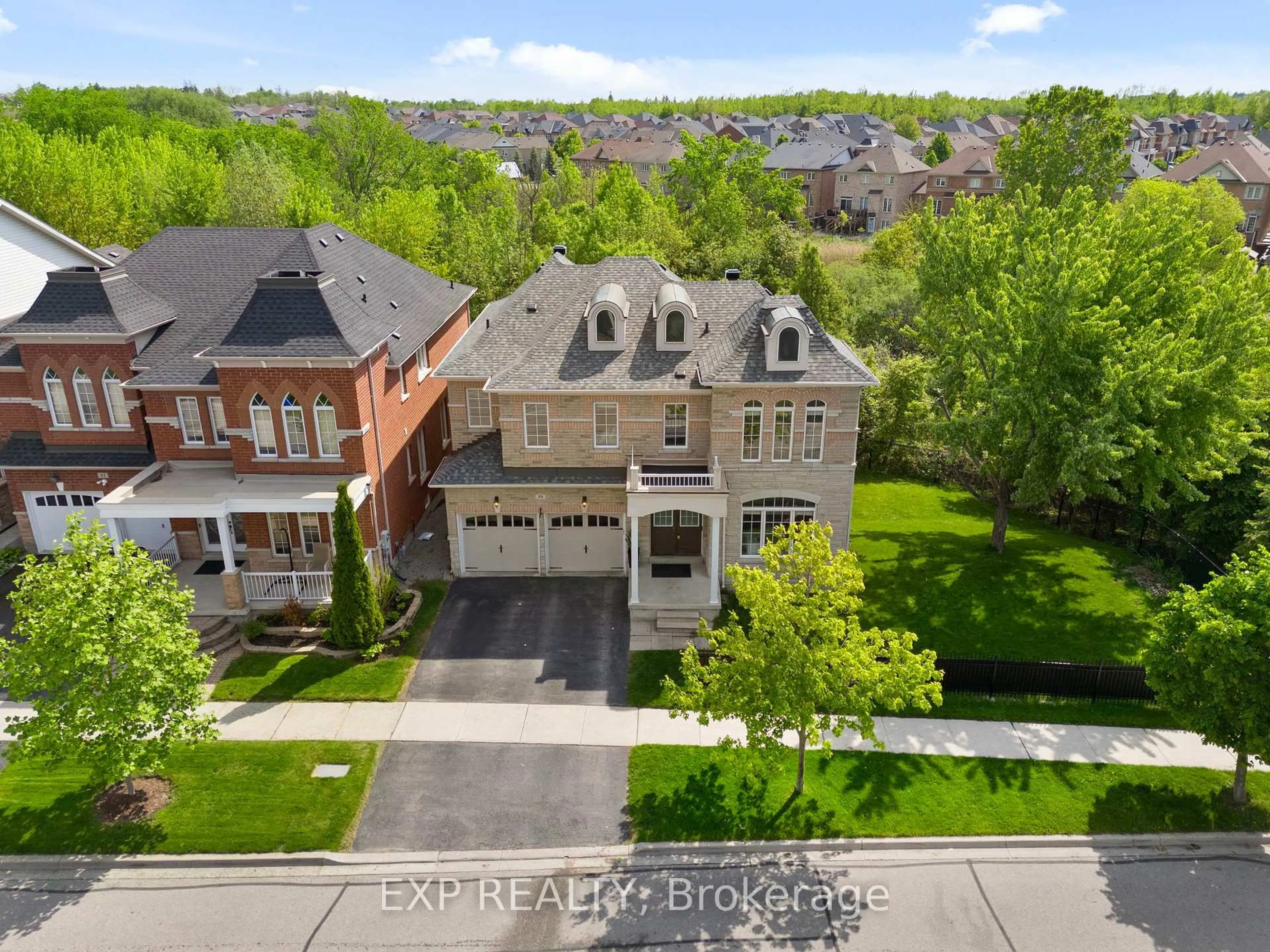 A pic from outside/outdoor area/front of a property/back of a property/a pic from drone, street for 59 Smoothwater Terr, Markham Ontario L6B 0E8