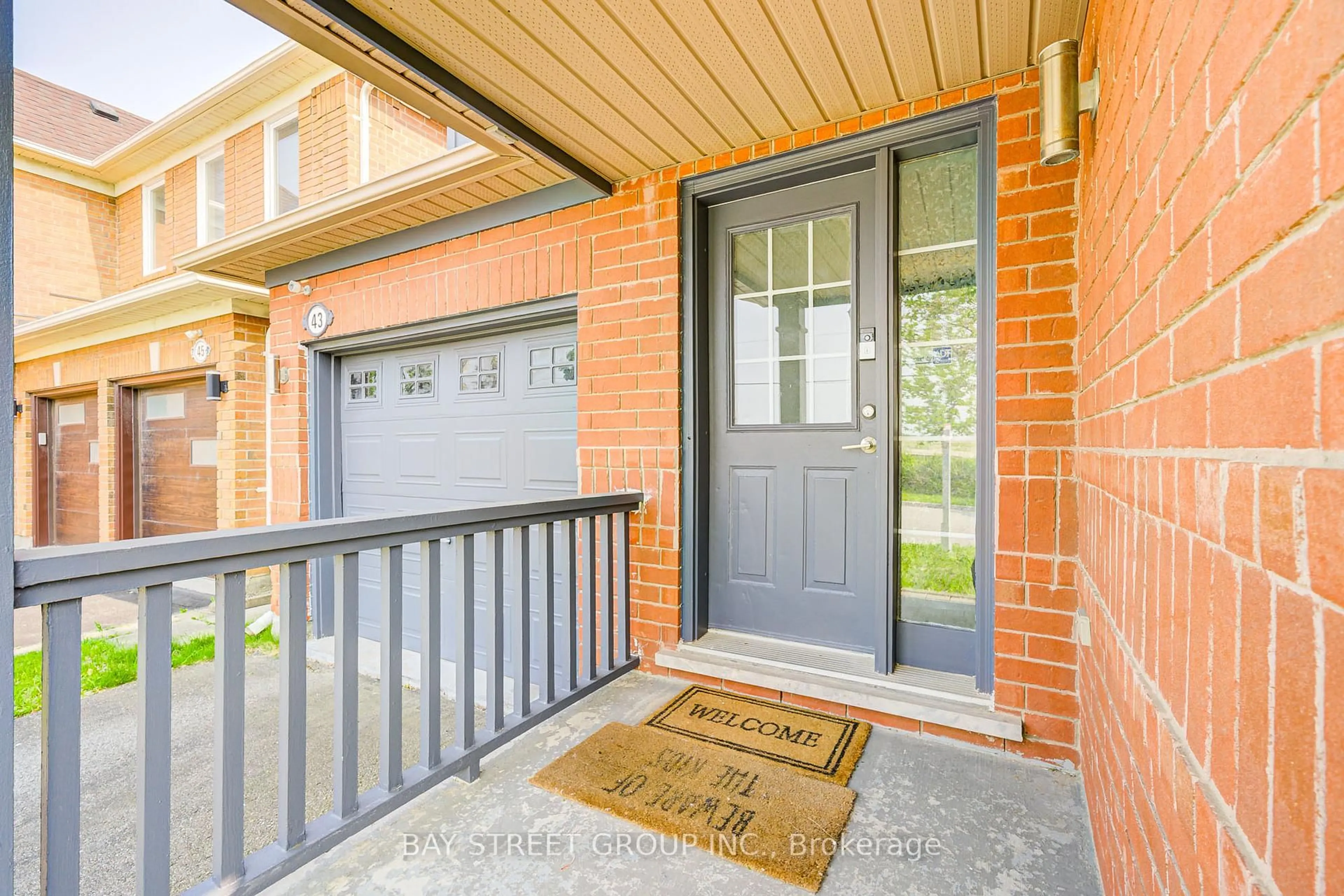 Indoor entryway for 43 Tower Bridge Cres, Markham Ontario L6C 2M9