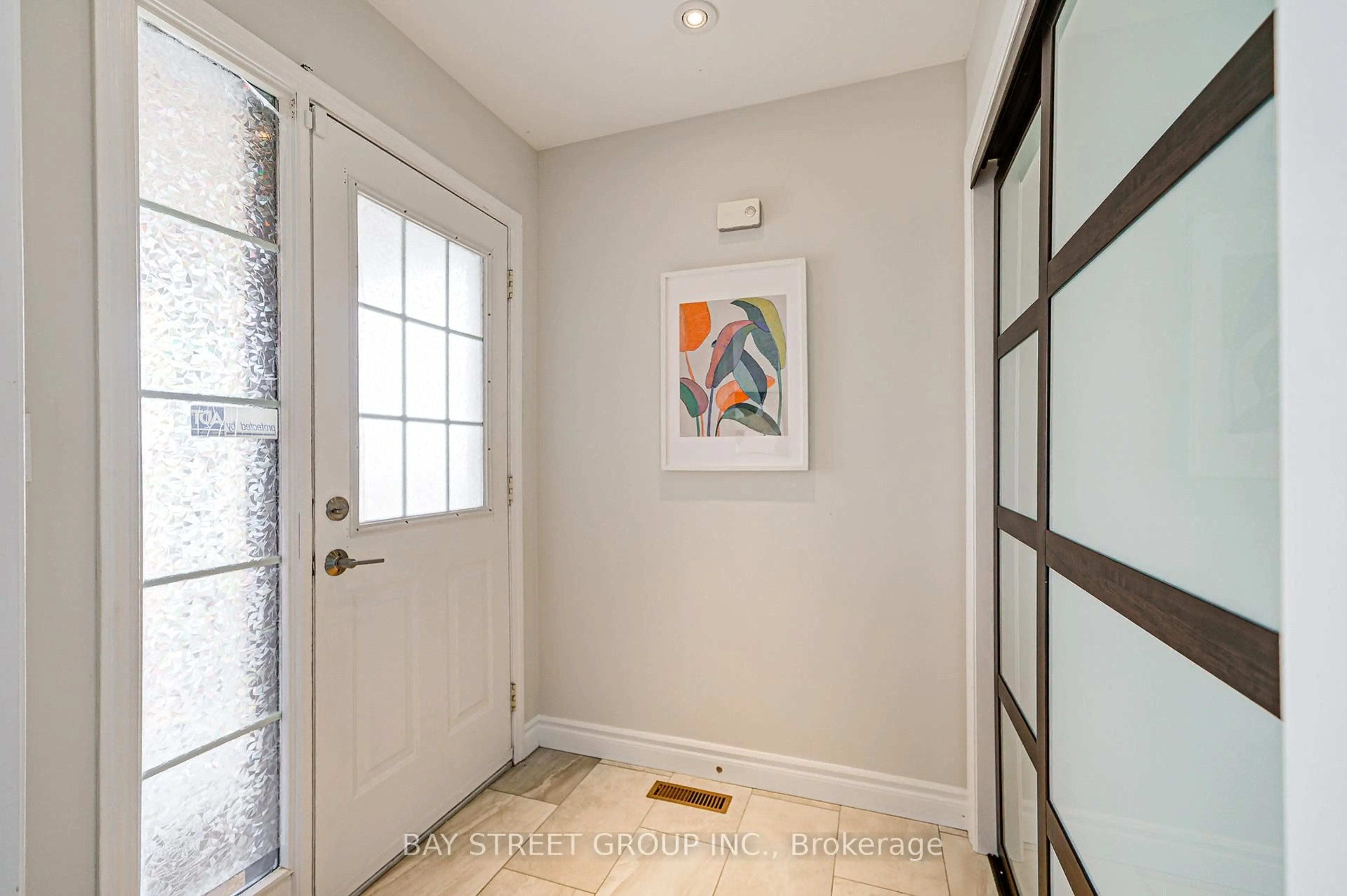 Indoor entryway for 43 Tower Bridge Cres, Markham Ontario L6C 2M9
