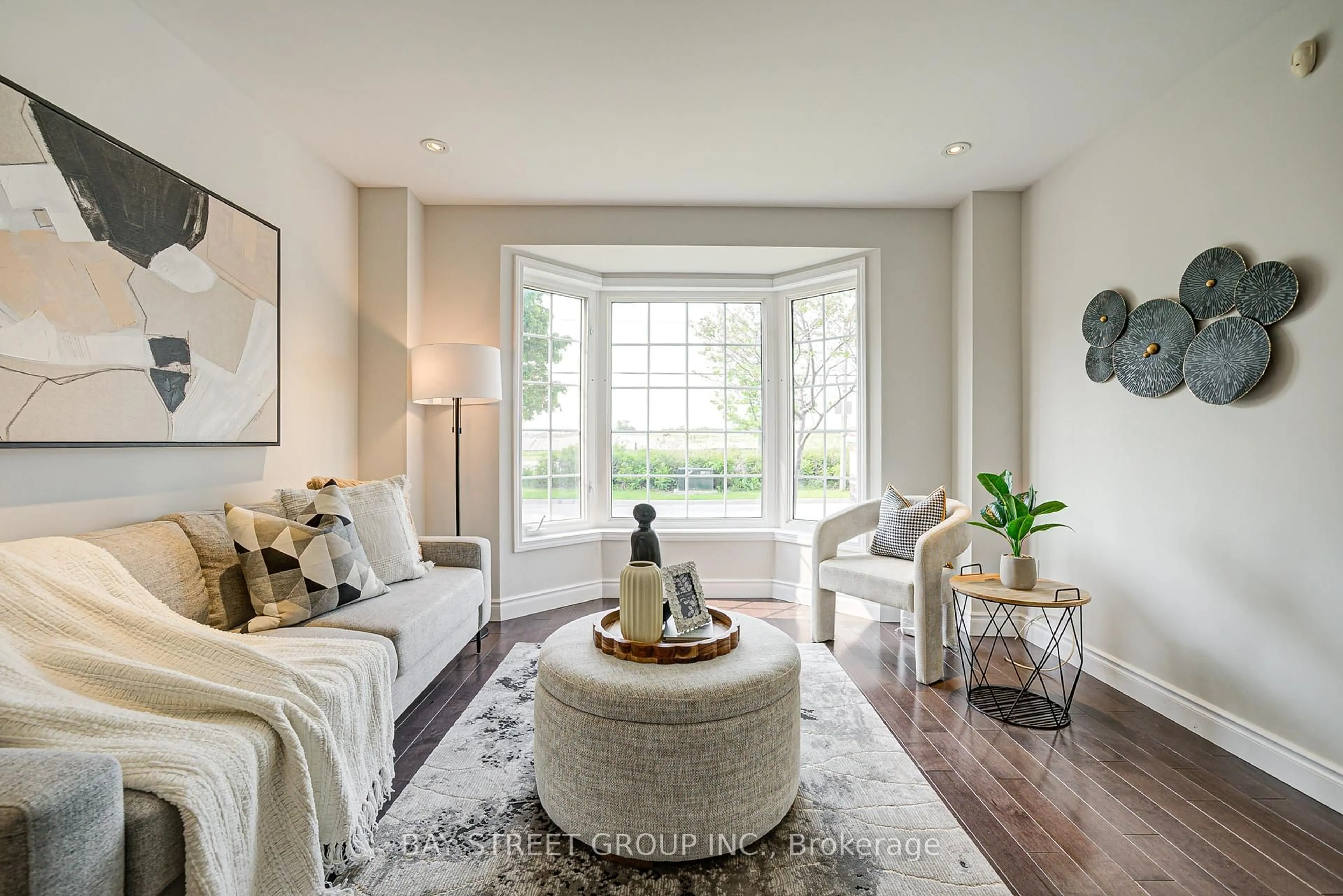 Living room with furniture, unknown for 43 Tower Bridge Cres, Markham Ontario L6C 2M9