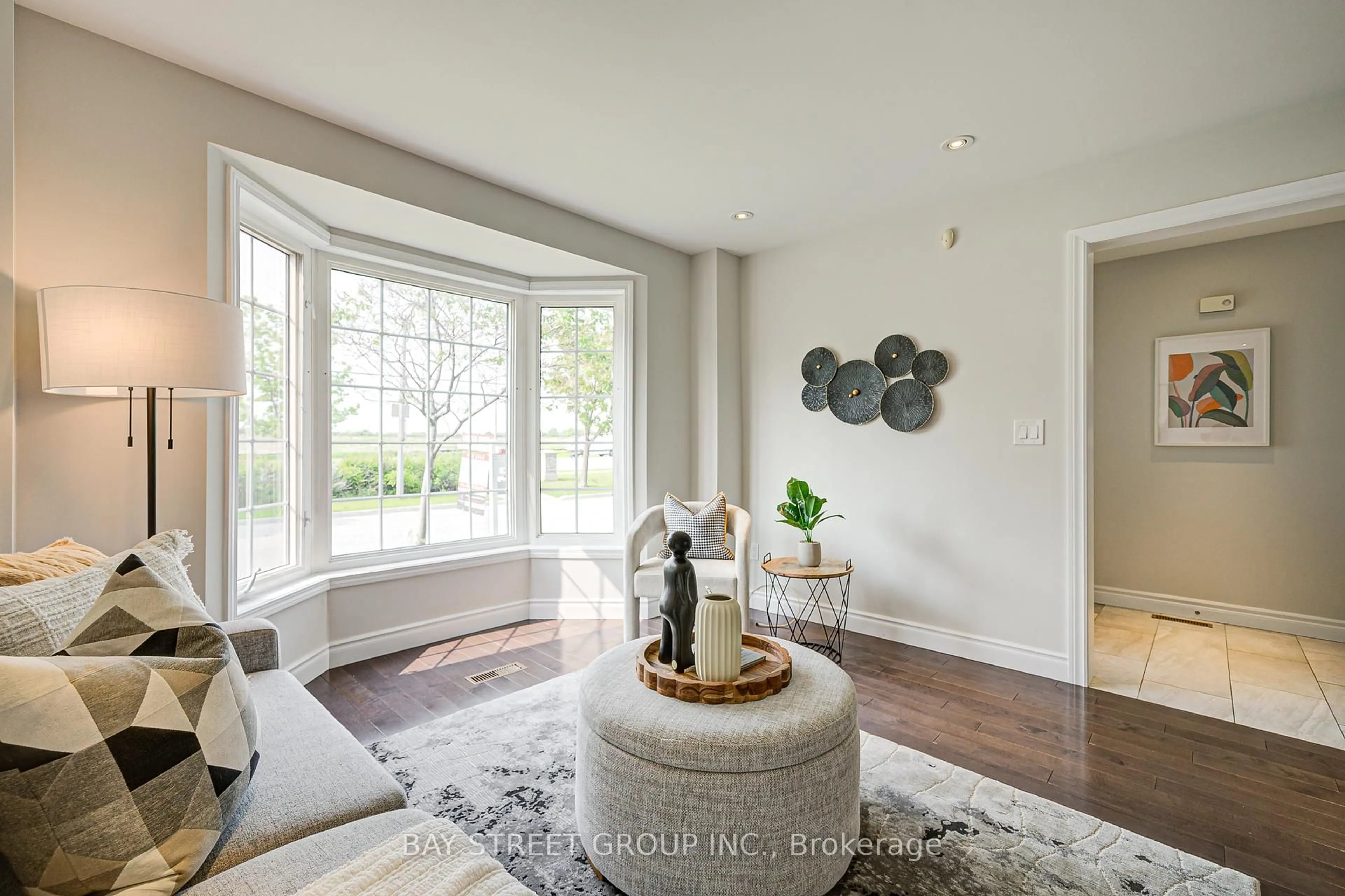 Indoor entryway for 43 Tower Bridge Cres, Markham Ontario L6C 2M9