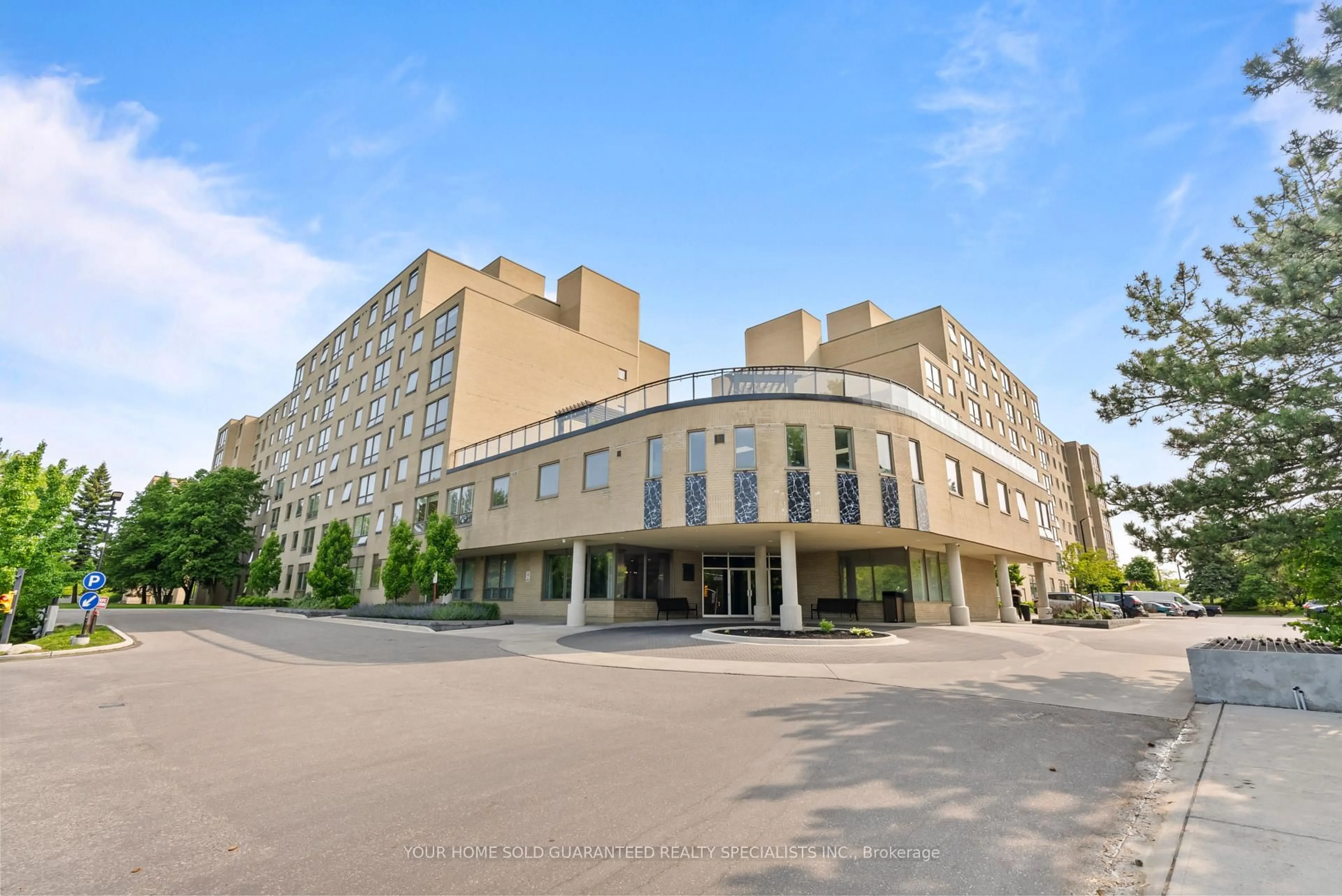 Patio, building for 326 Major Mackenzie Dr #511, Richmond Hill Ontario L4C 8T4