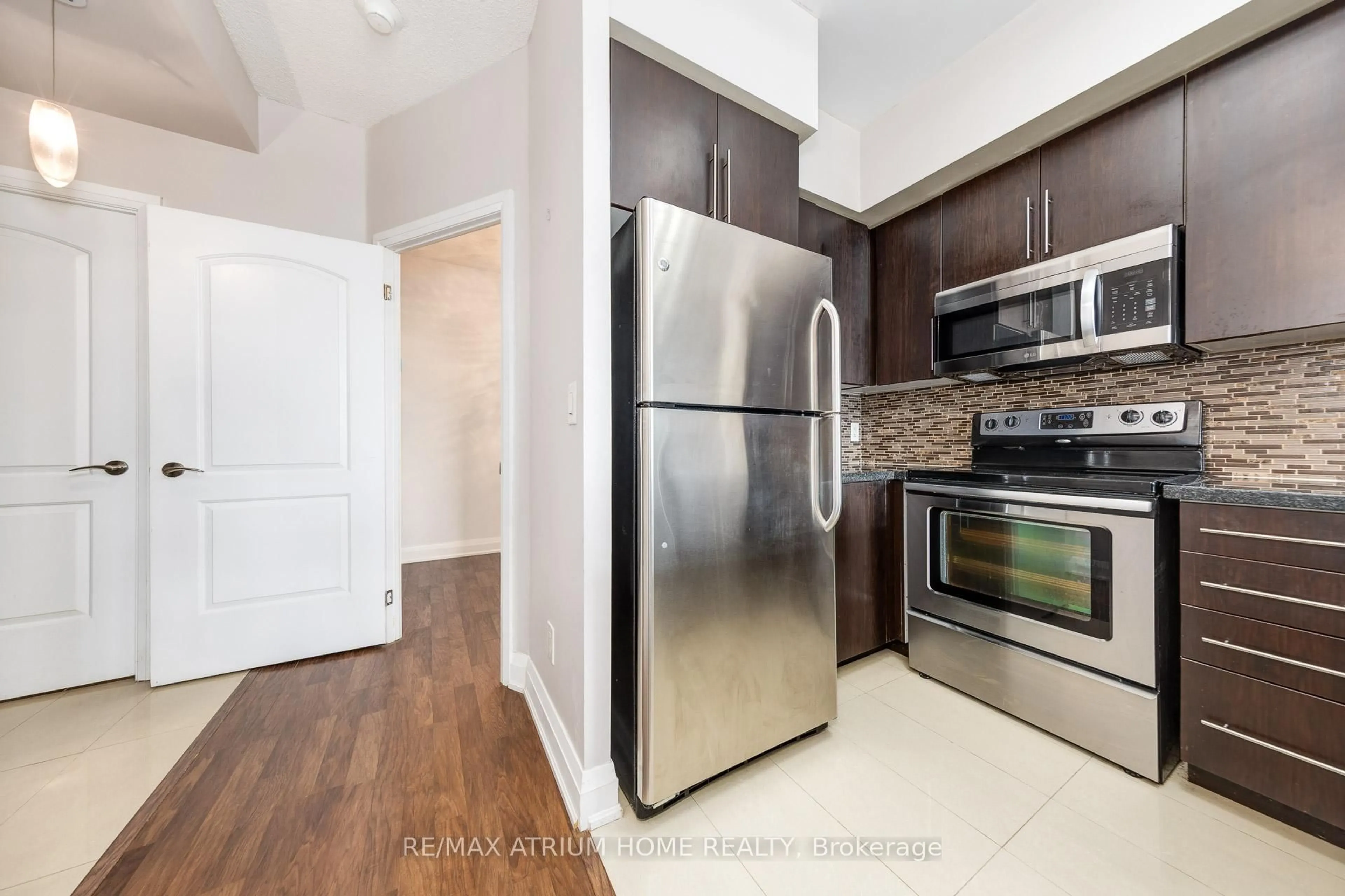 Standard kitchen, unknown for 20 North Park Rd #1707, Vaughan Ontario L4J 0G7