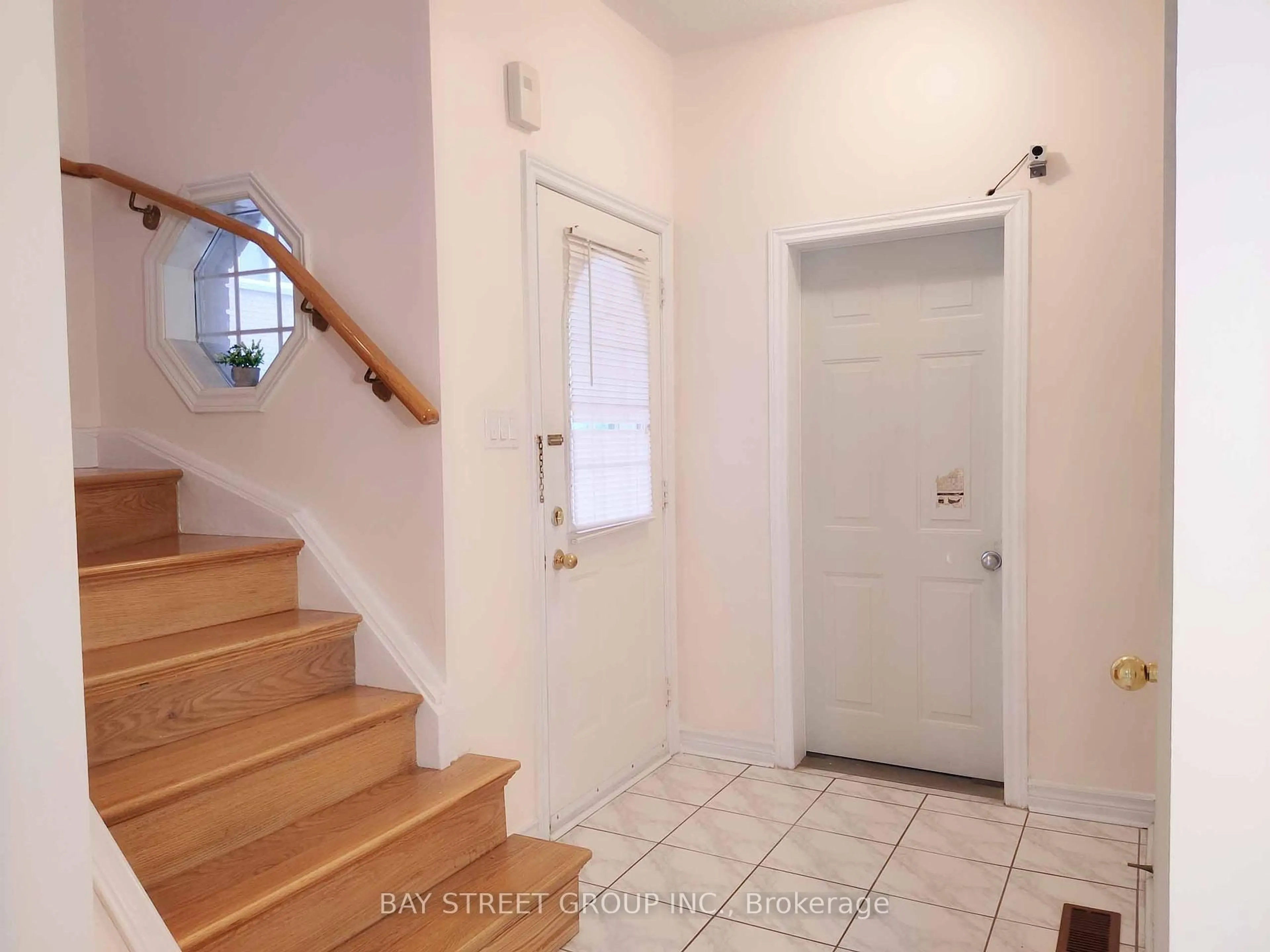 Indoor entryway for 76 Greensboro Dr, Markham Ontario L3R 0V5