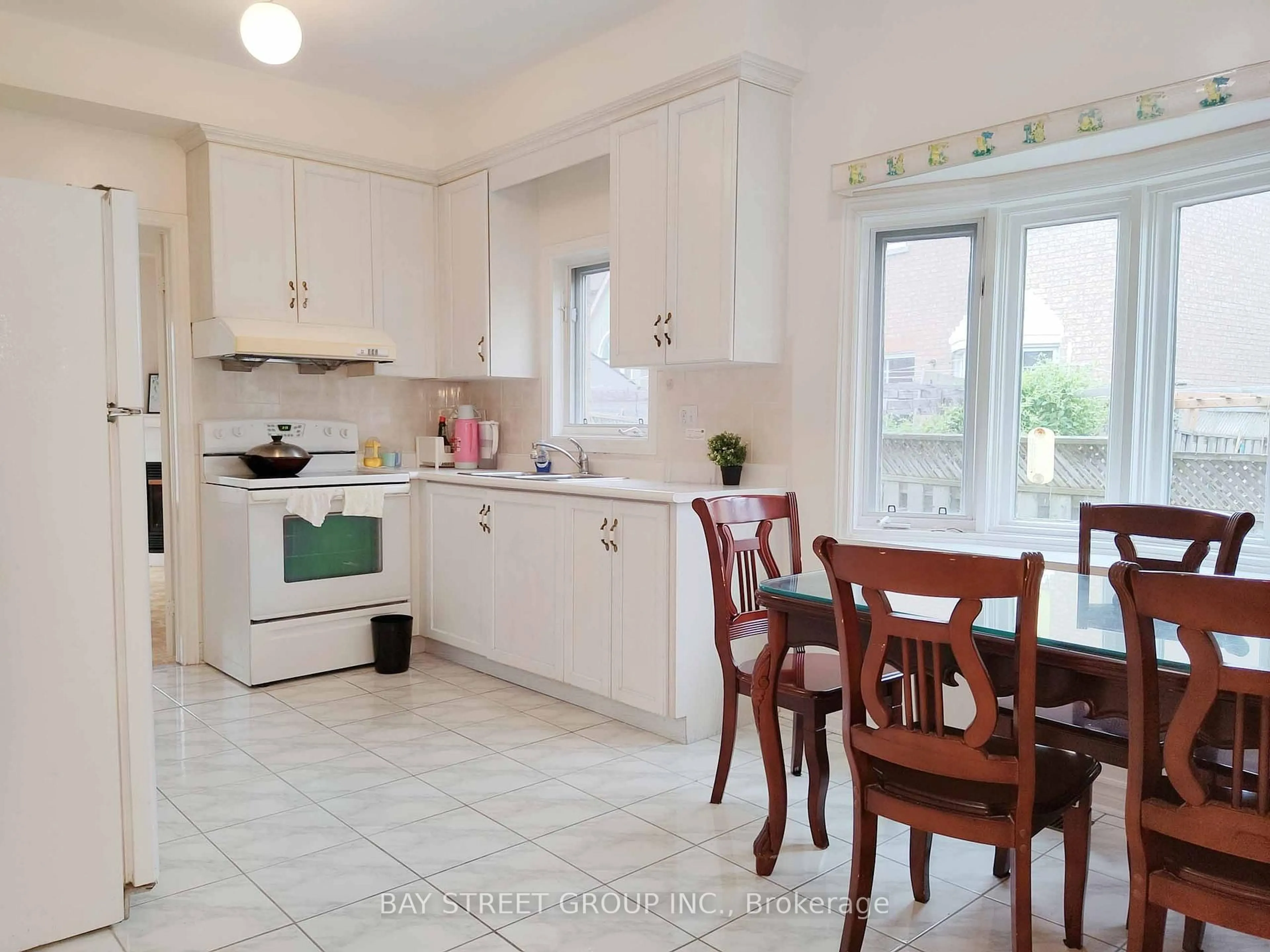 Standard kitchen, unknown for 76 Greensboro Dr, Markham Ontario L3R 0V5