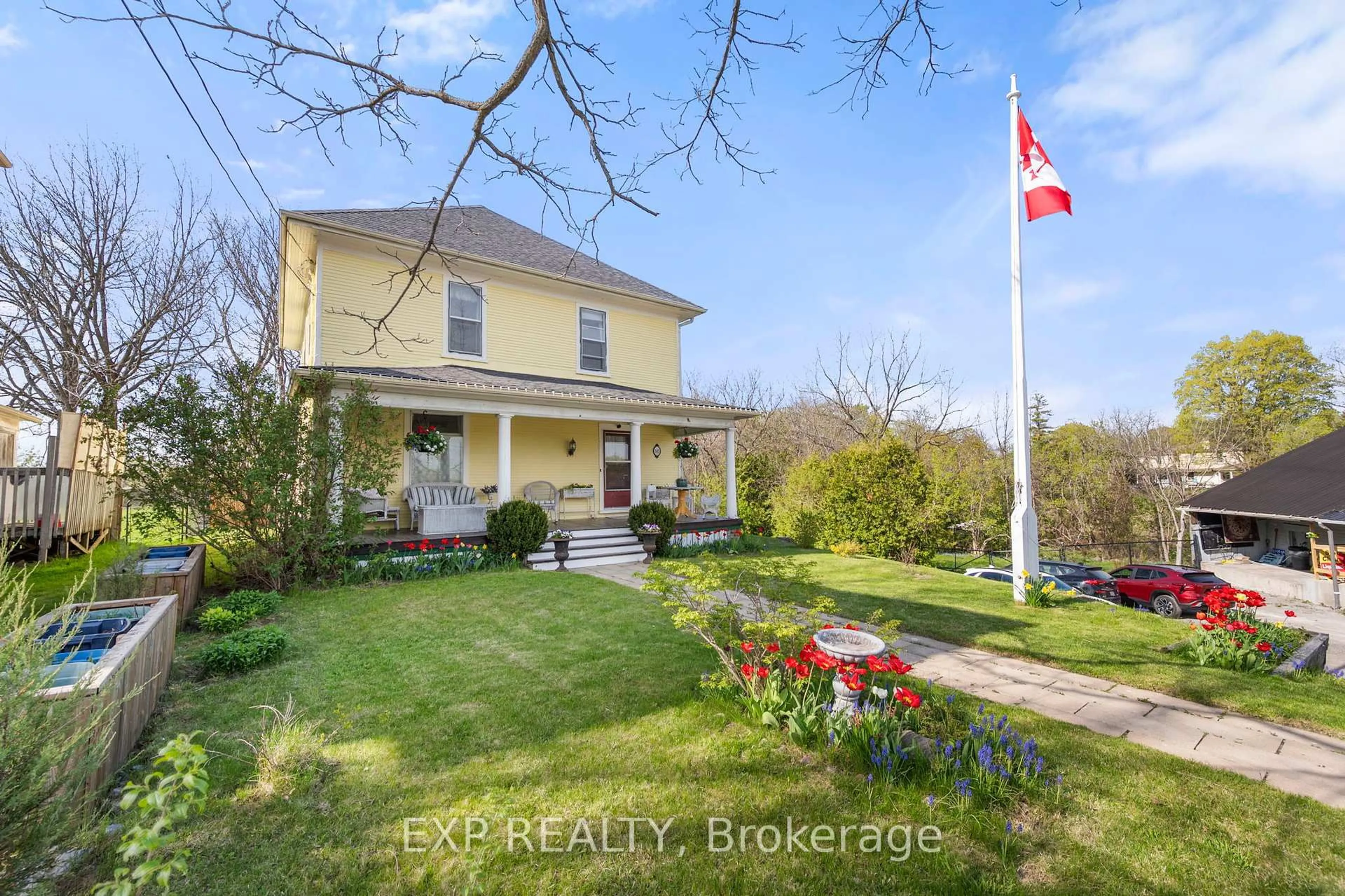 A pic from outside/outdoor area/front of a property/back of a property/a pic from drone, unknown for 145 High St, Georgina Ontario L0E 1R0