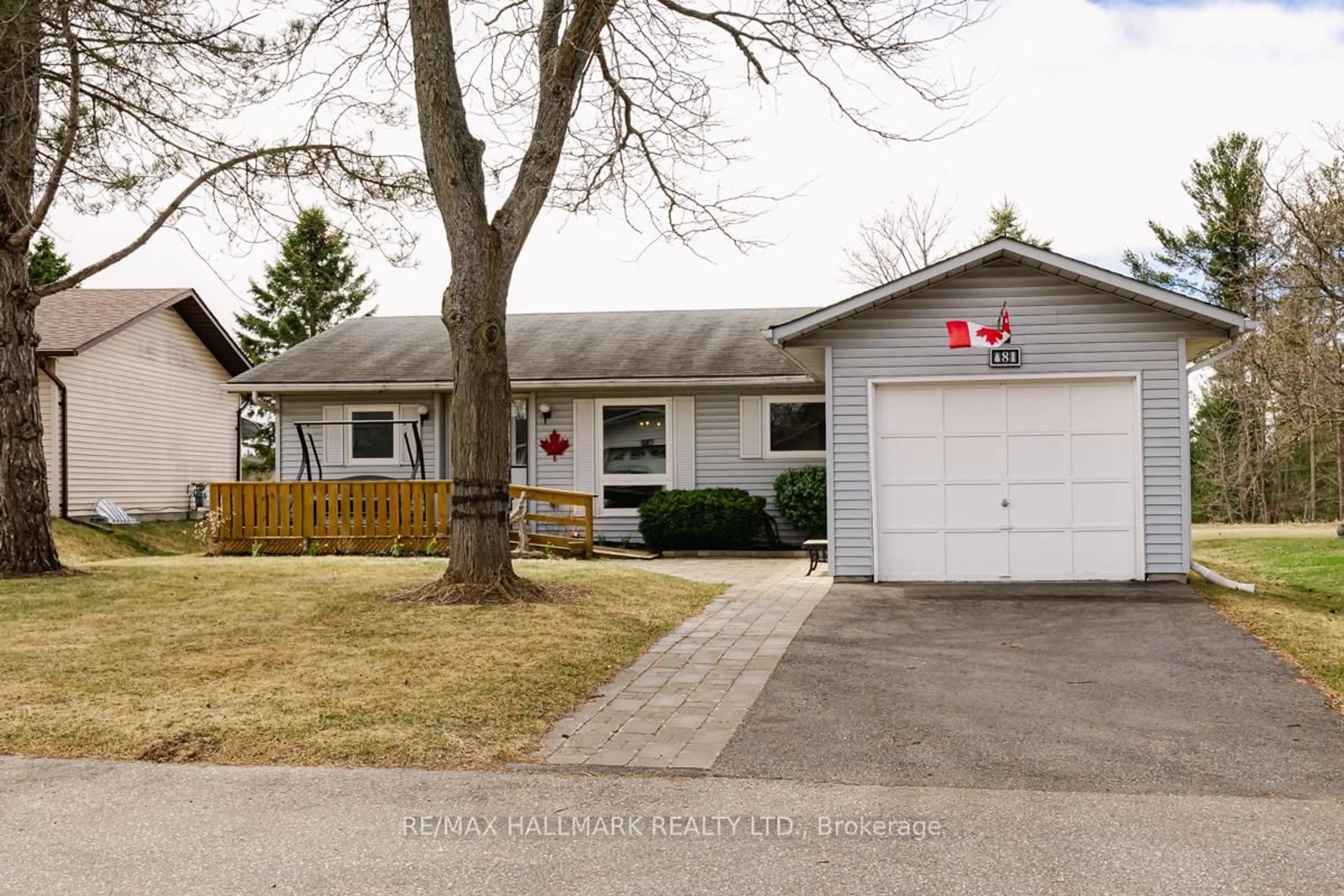 Home with vinyl exterior material, street for 81 Tecumseth Pines Dr, New Tecumseth Ontario L0G 1W0