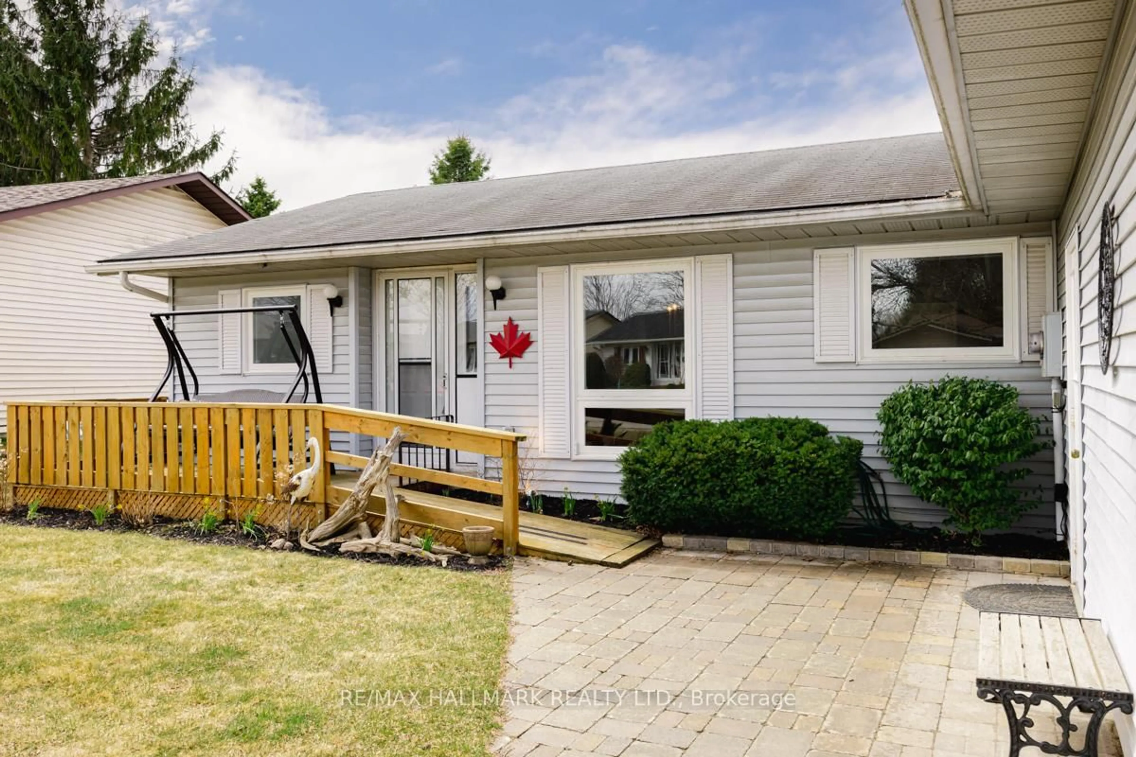 Home with vinyl exterior material, street for 81 Tecumseth Pines Dr, New Tecumseth Ontario L0G 1W0