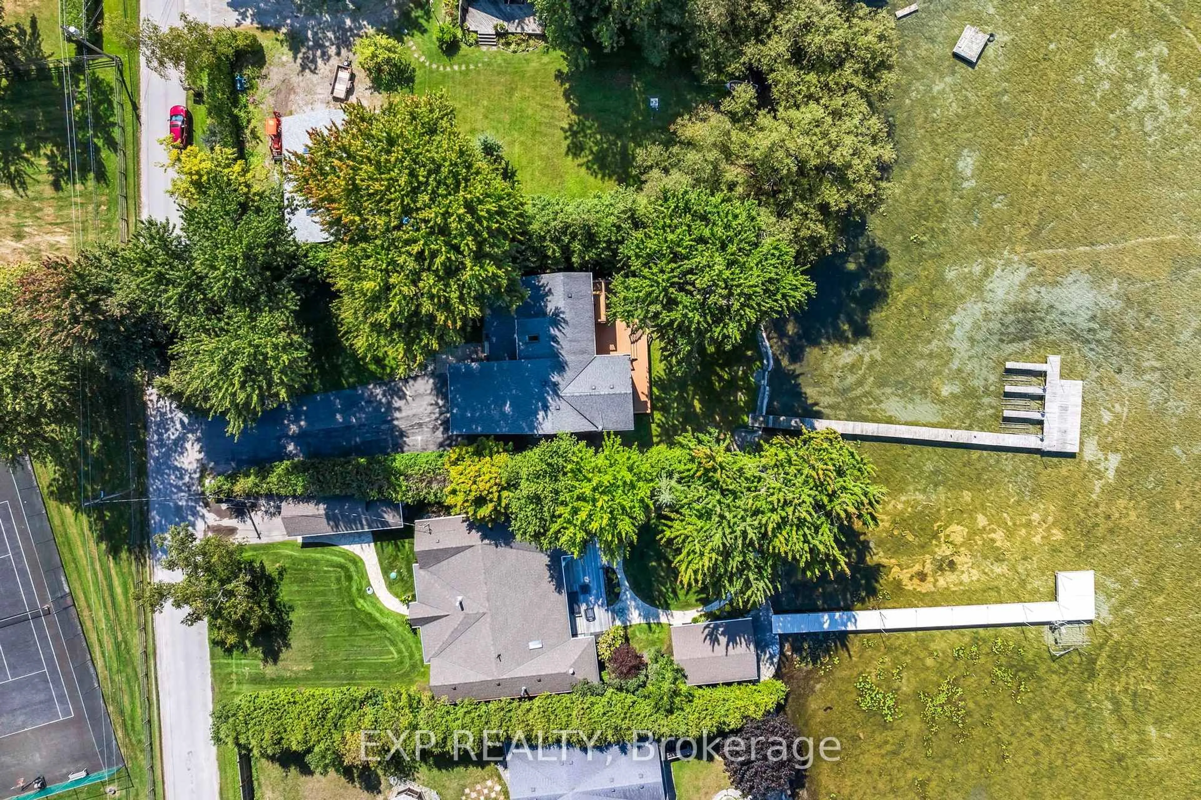 A pic from outside/outdoor area/front of a property/back of a property/a pic from drone, unknown for 582 Duclos Point Rd, Georgina Ontario L0E 1N0