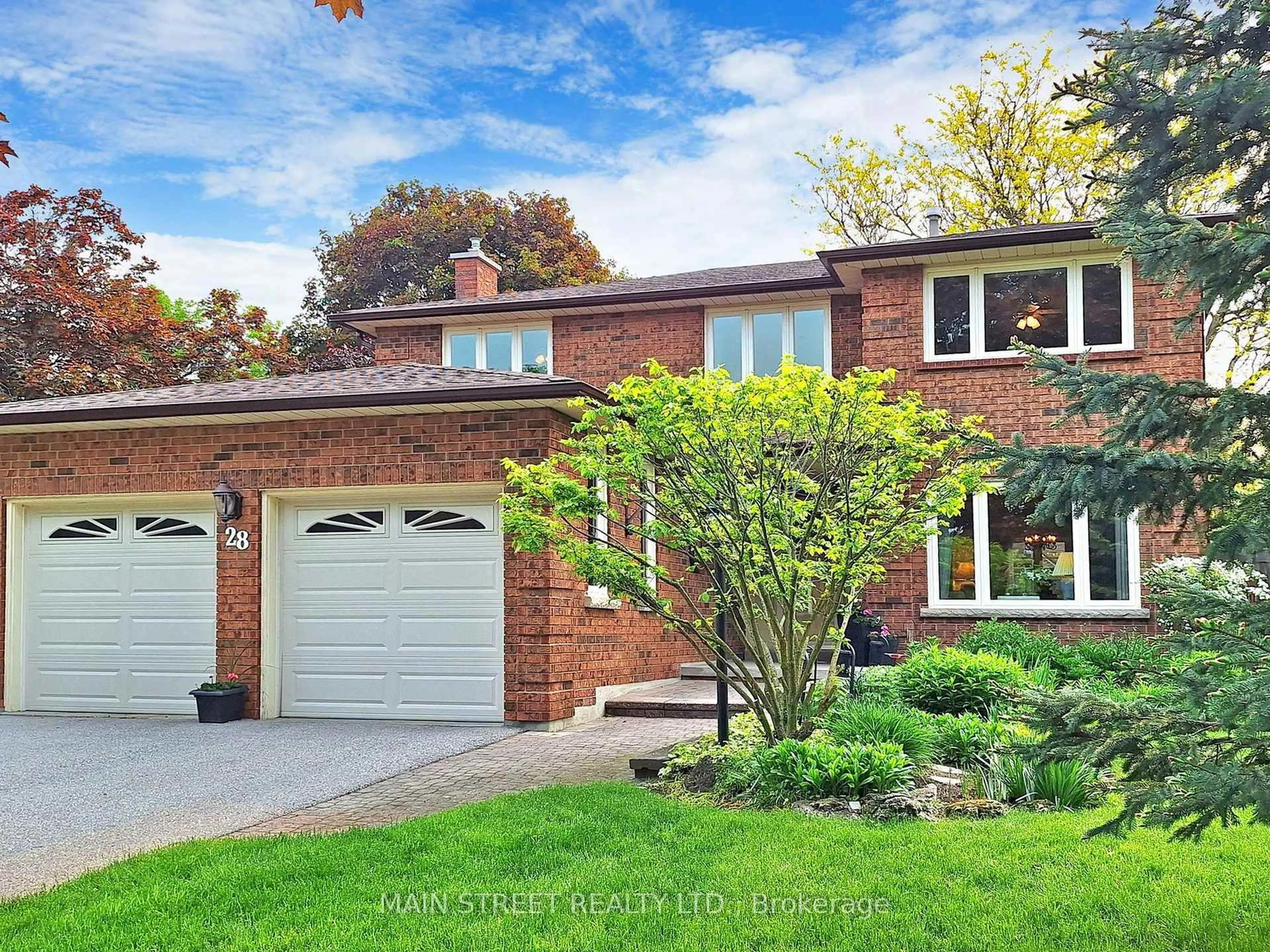 Home with brick exterior material, street for 28 Munro Cres, Uxbridge Ontario L9P 1L5