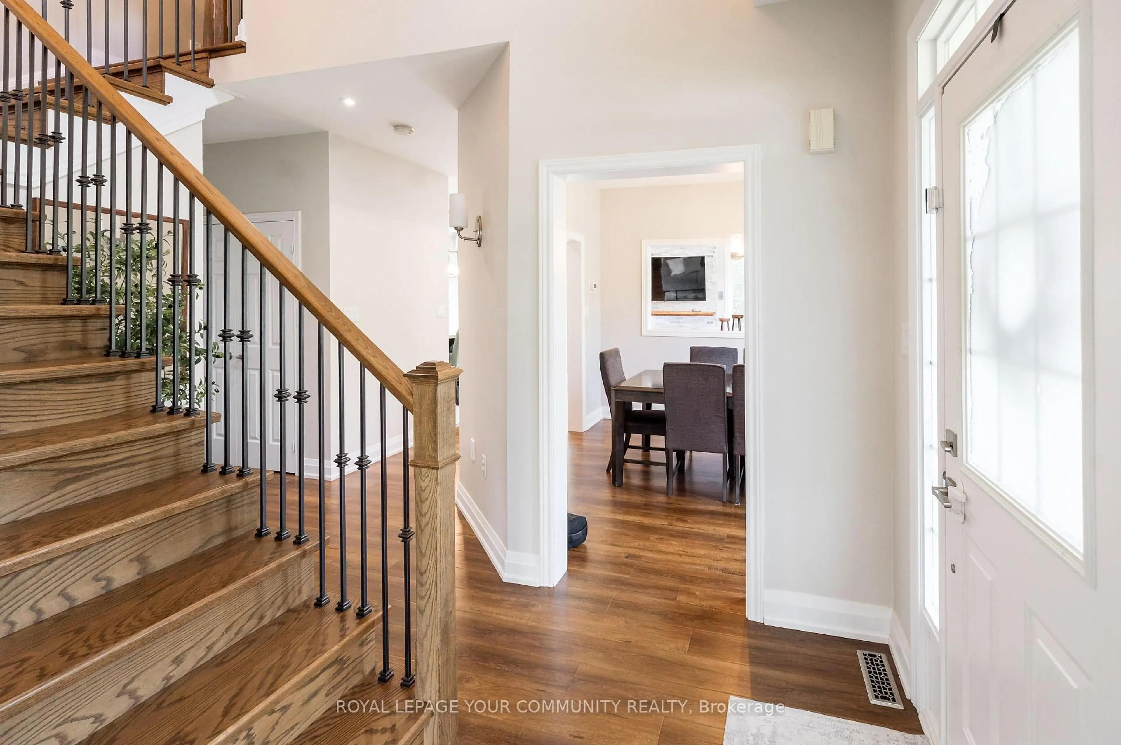 Indoor entryway for 48 Dr Jones Dr, King Ontario L0G 1T0