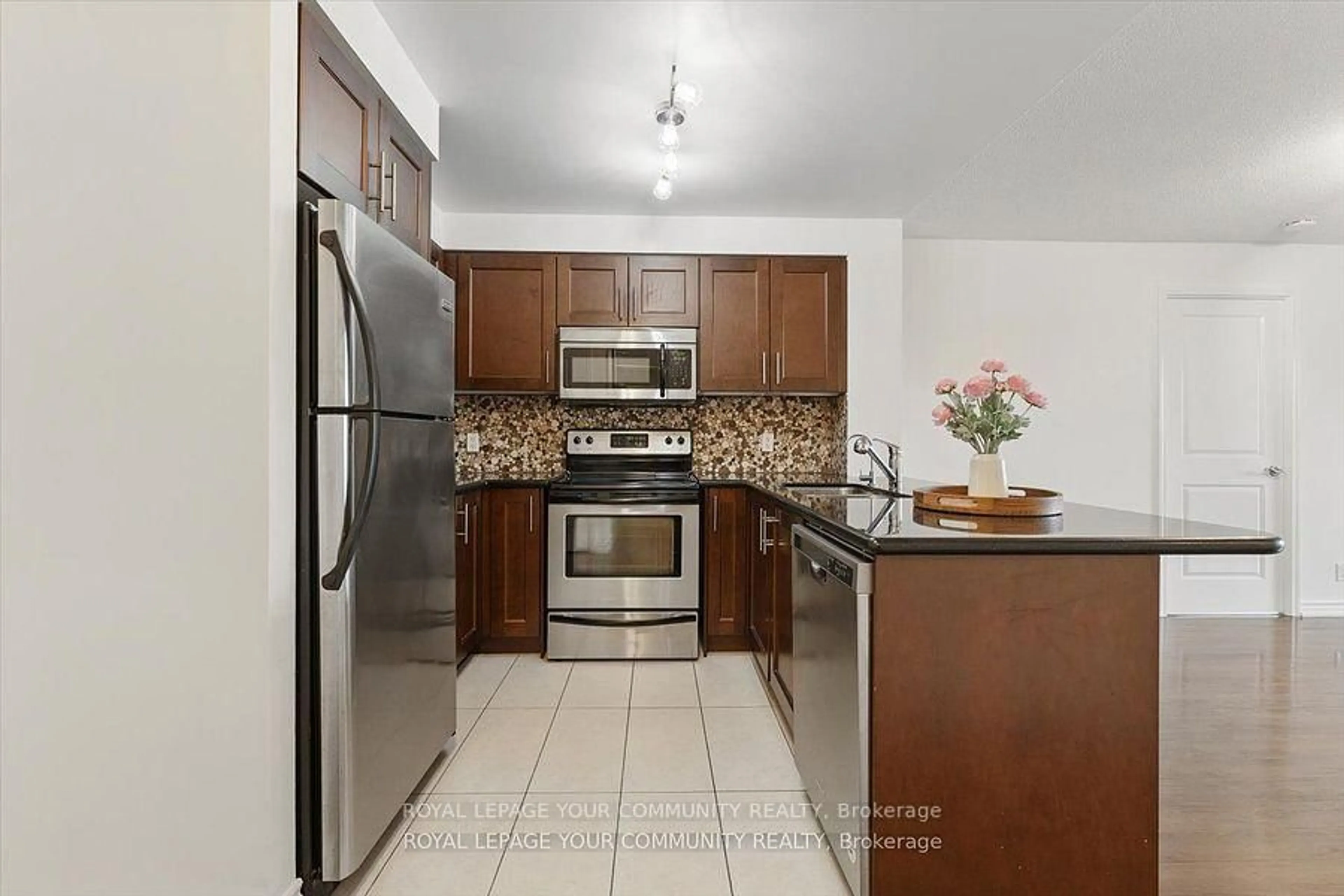 Standard kitchen, ceramic/tile floor for 18 Harding Blvd #214, Richmond Hill Ontario L4C 0T3