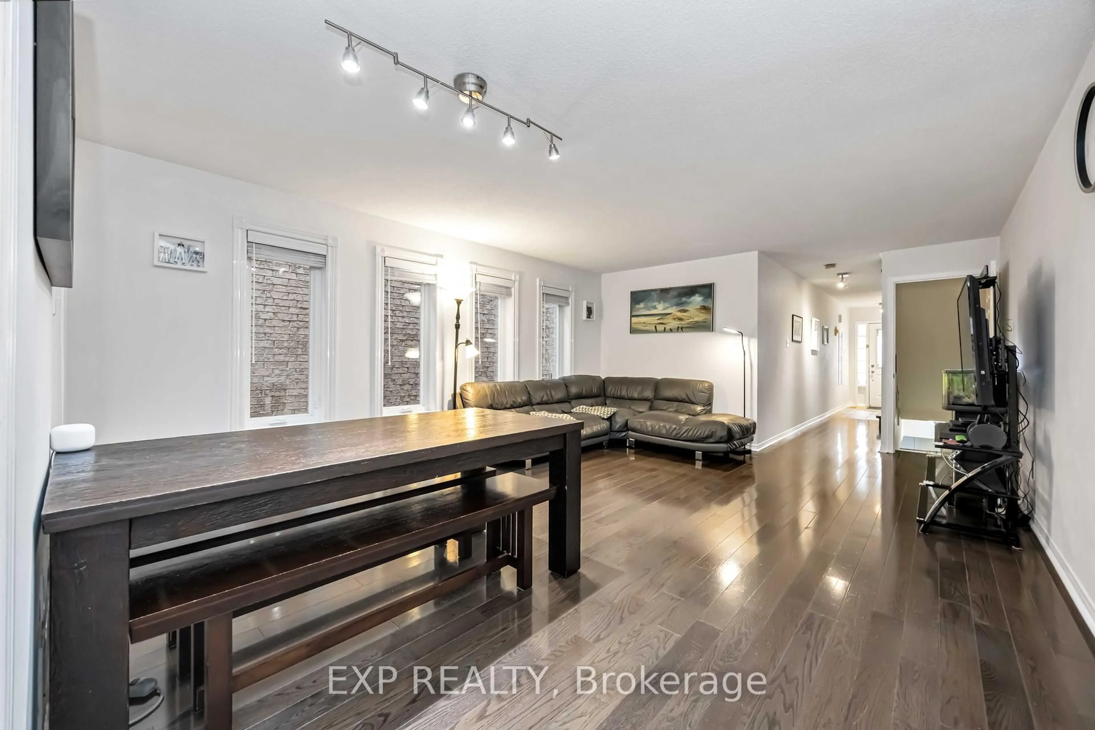 Indoor entryway for 123 Sassafras Circ, Vaughan Ontario L4J 8M9