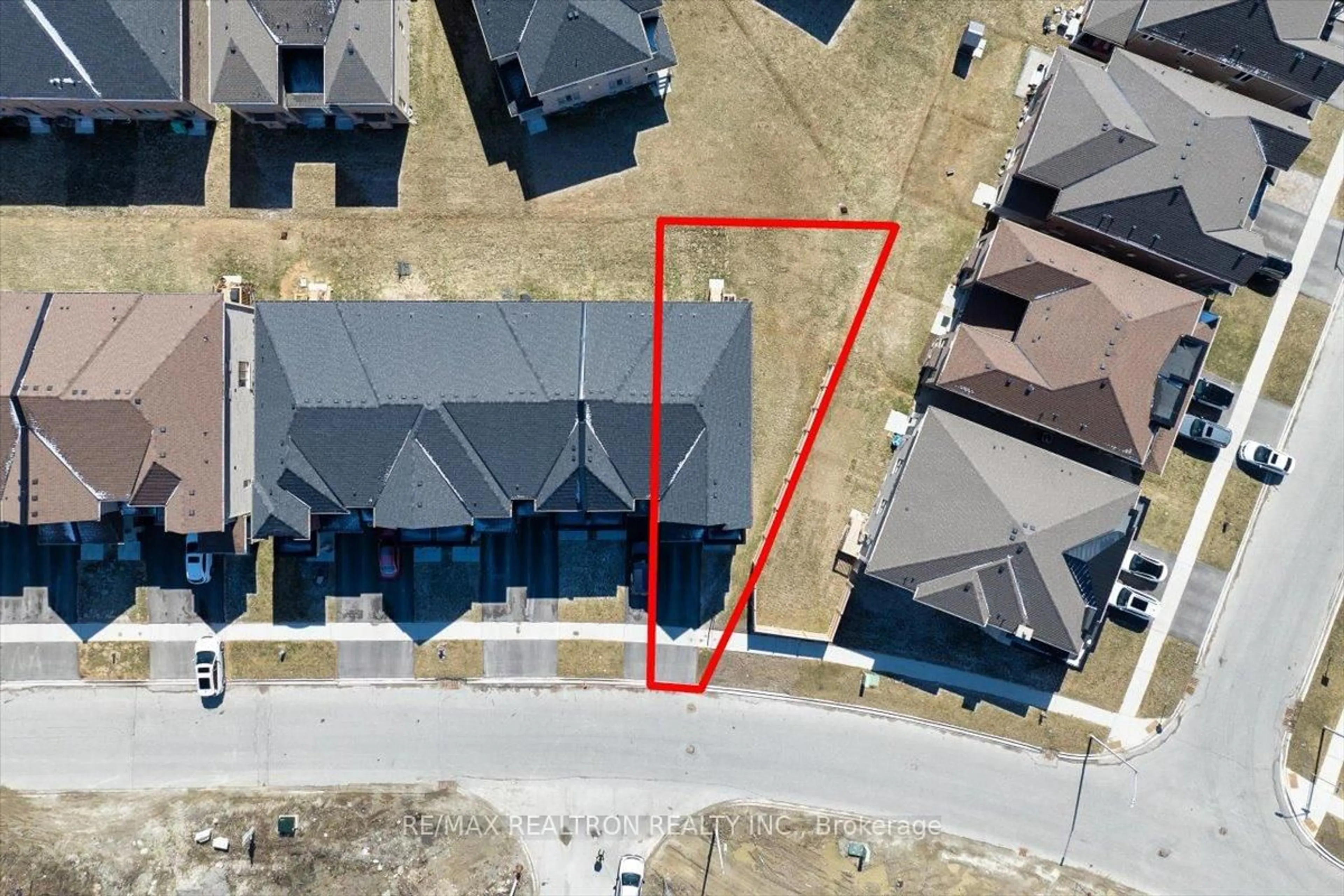 A pic from outside/outdoor area/front of a property/back of a property/a pic from drone, street for 65 Jonkman Blvd, Bradford West Gwillimbury Ontario L3Z 4J9