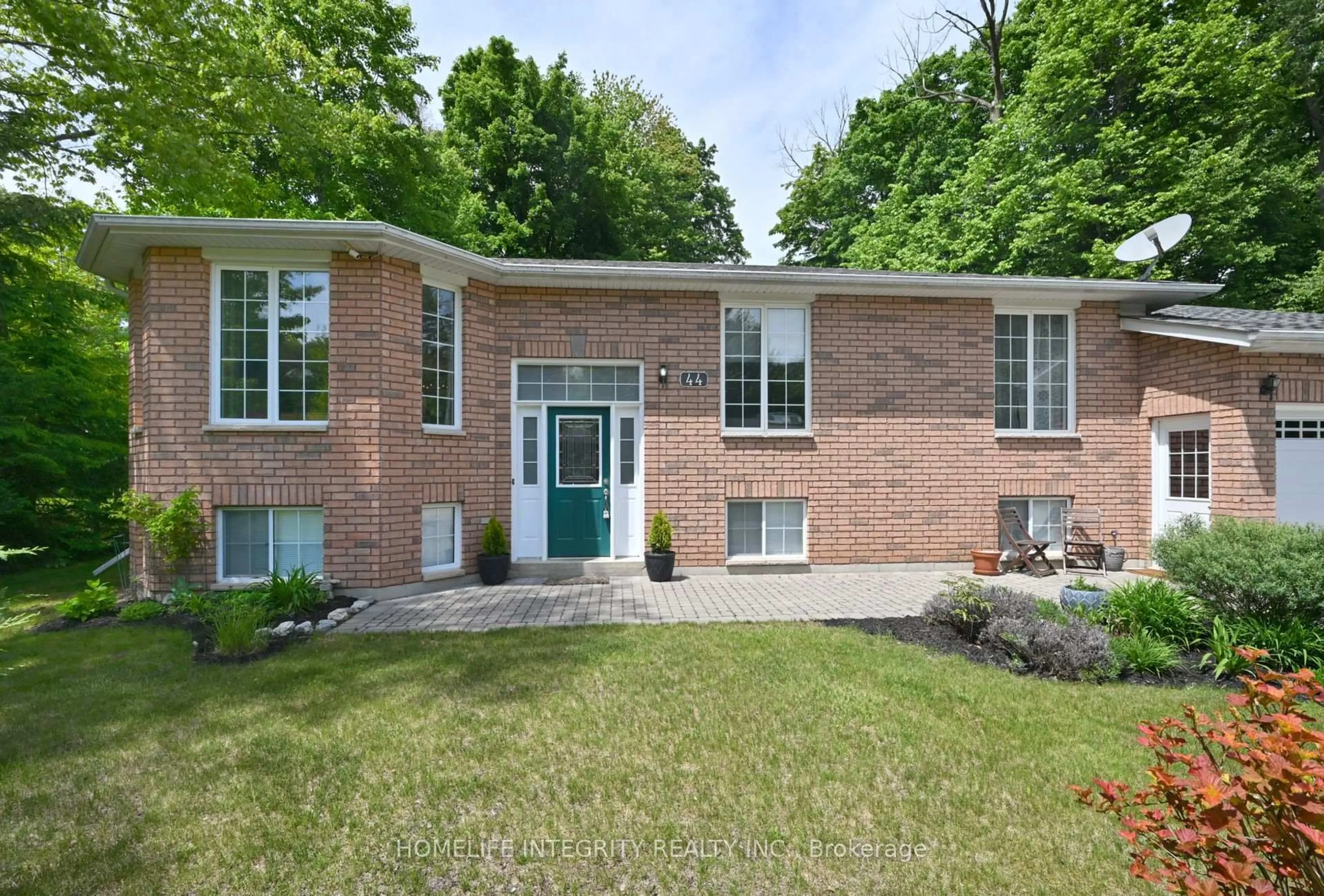 Home with brick exterior material, street for 44 Pine Park Blvd, Adjala-Tosorontio Ontario L0M 1J0