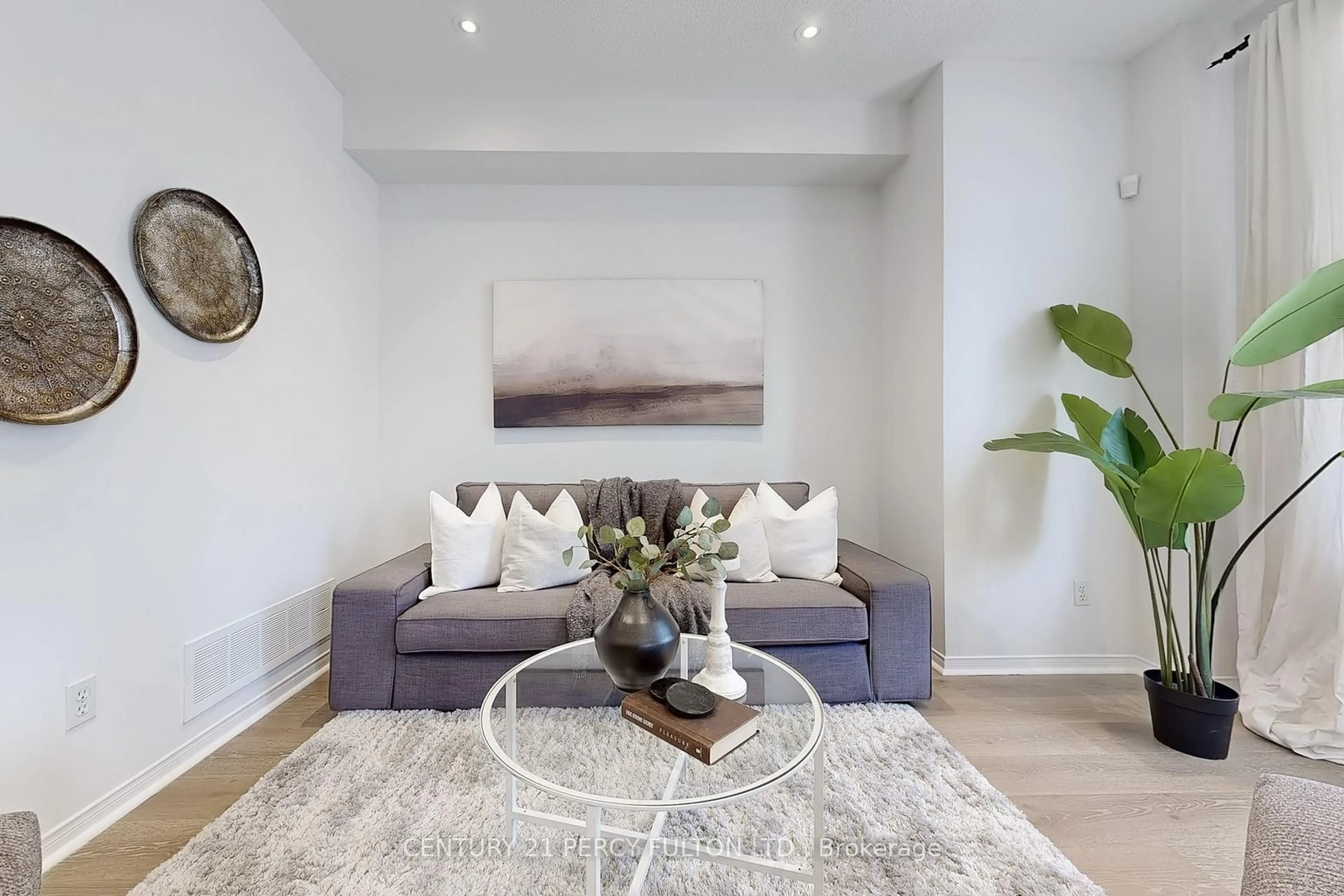 Living room with furniture, unknown for 43 Dancers Dr, Markham Ontario L3P 1P1
