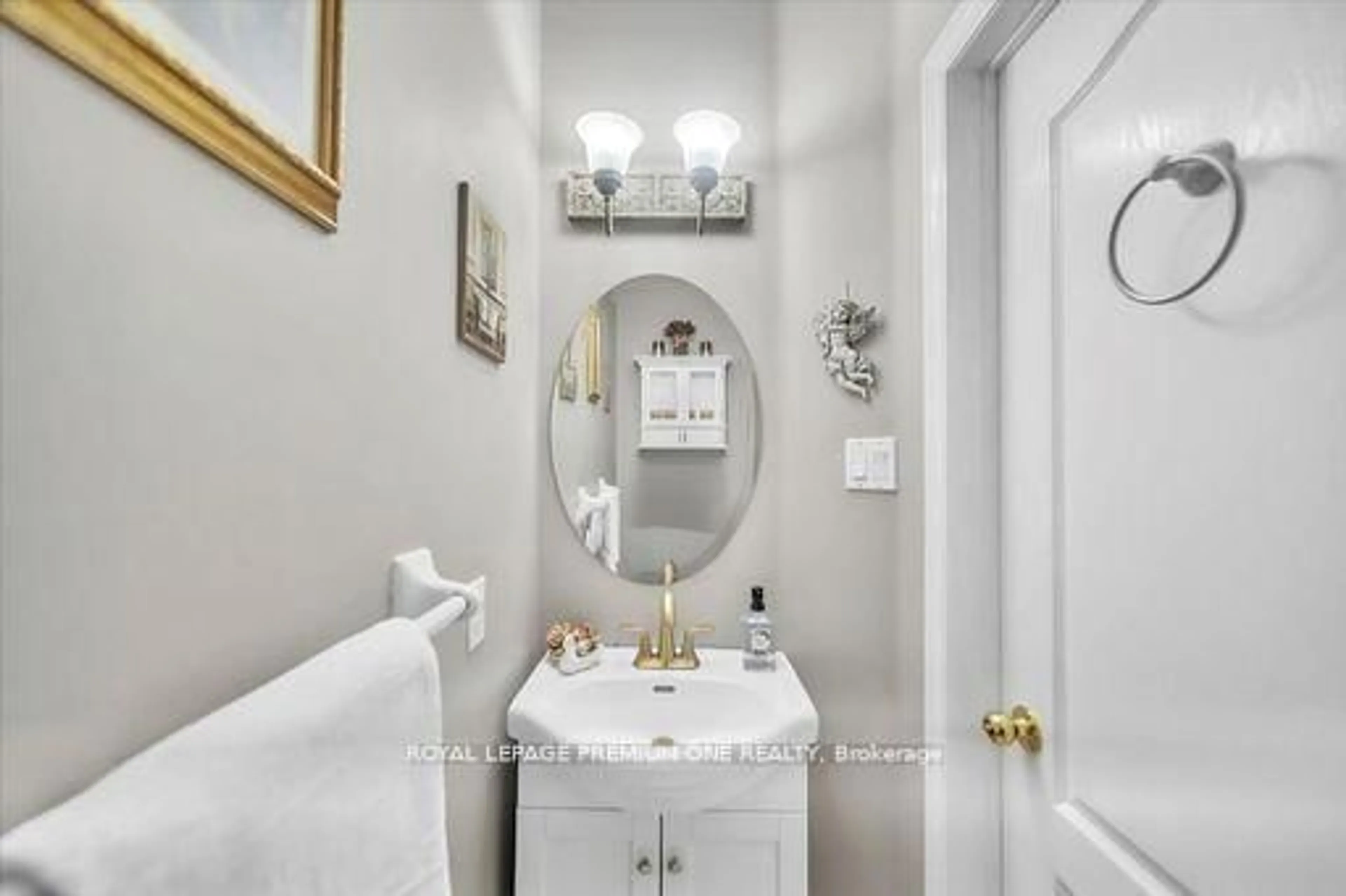 Standard bathroom, ceramic/tile floor for 97 Blackthorn Dr, Vaughan Ontario L6A 3N2