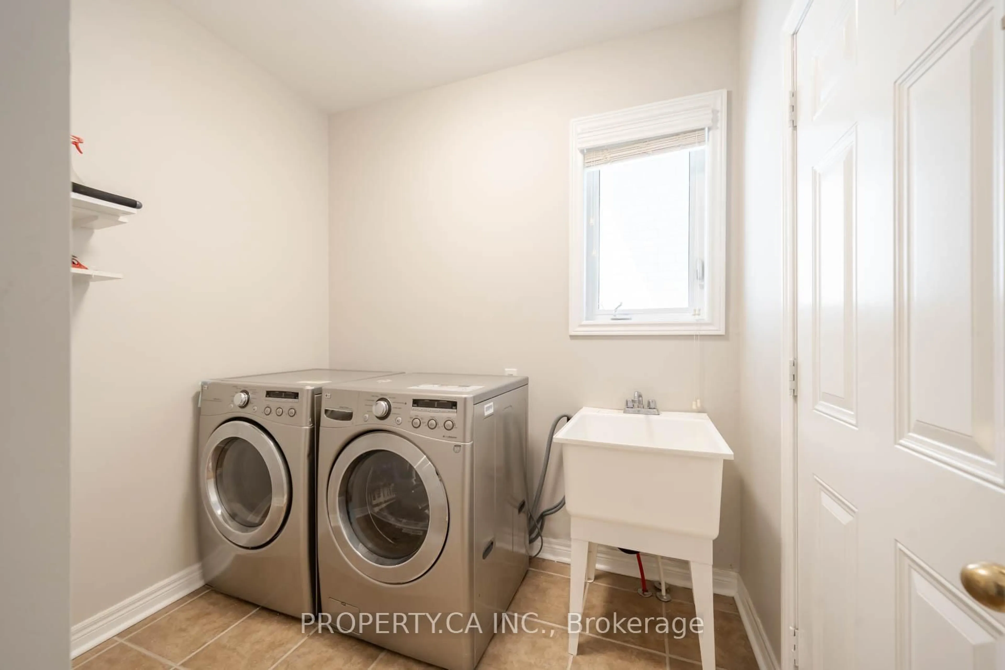 Laundry room for 824 Millard St, Whitchurch-Stouffville Ontario L4A 0B6