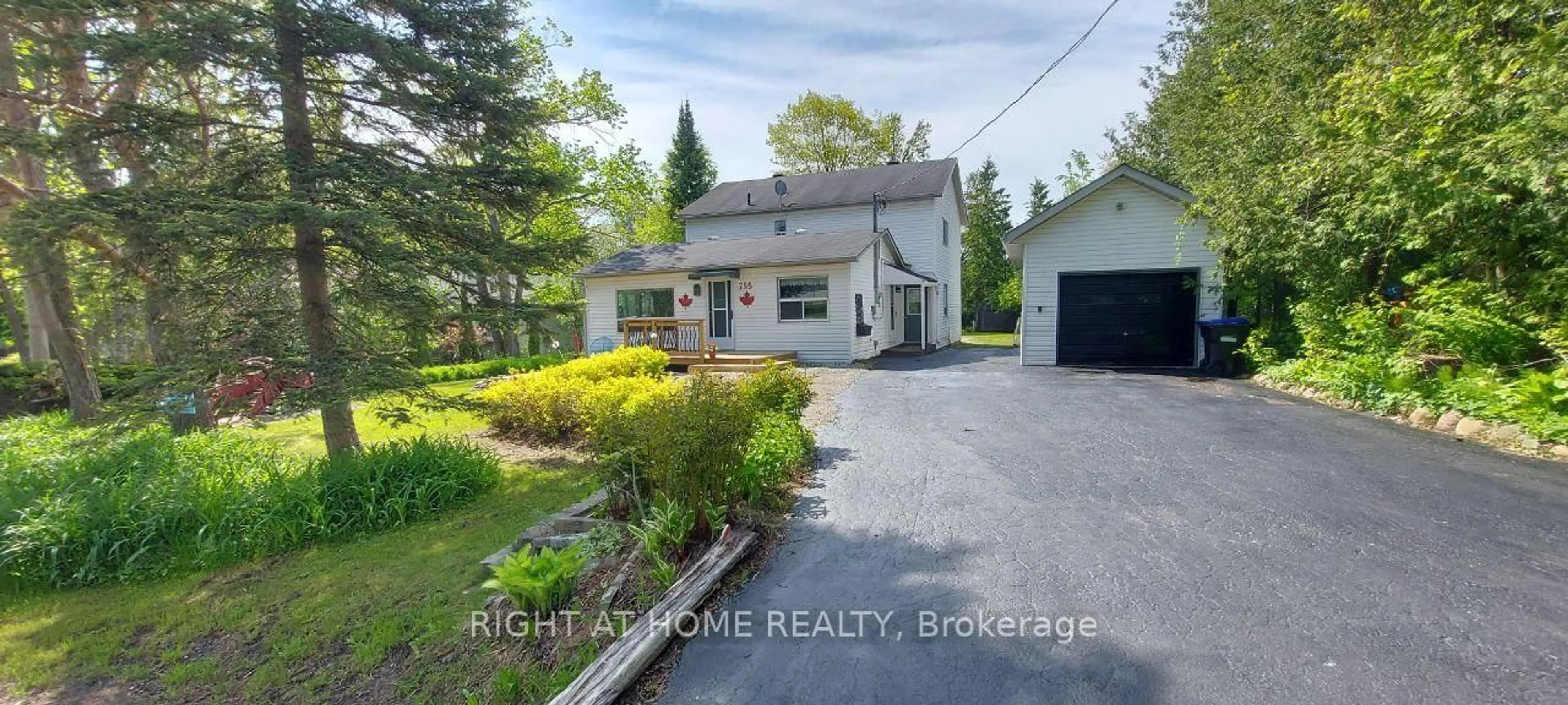 A pic from outside/outdoor area/front of a property/back of a property/a pic from drone, street for 755 Happy Vale Dr, Innisfil Ontario L9S 2E5