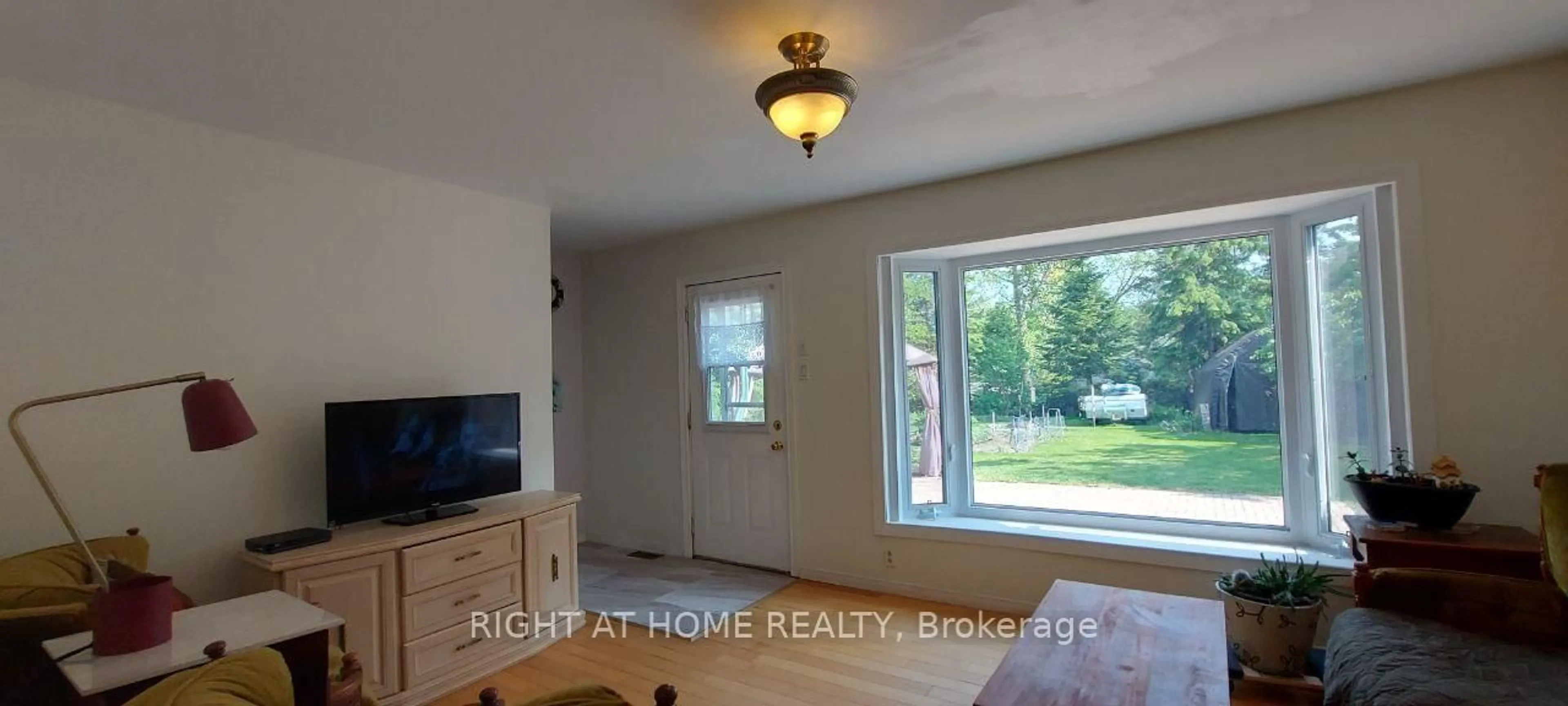 A pic of a room for 755 Happy Vale Dr, Innisfil Ontario L9S 2E5