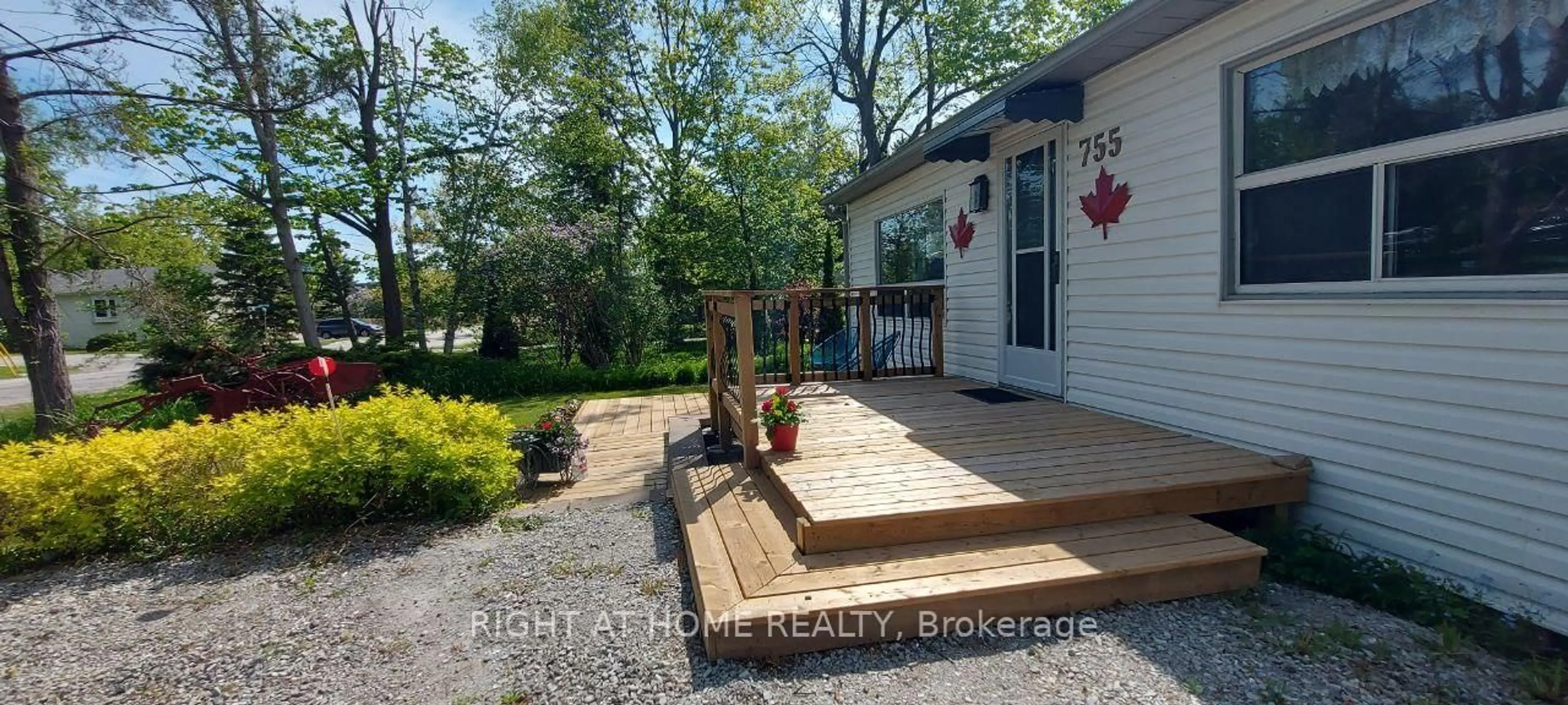 Indoor entryway for 755 Happy Vale Dr, Innisfil Ontario L9S 2E5