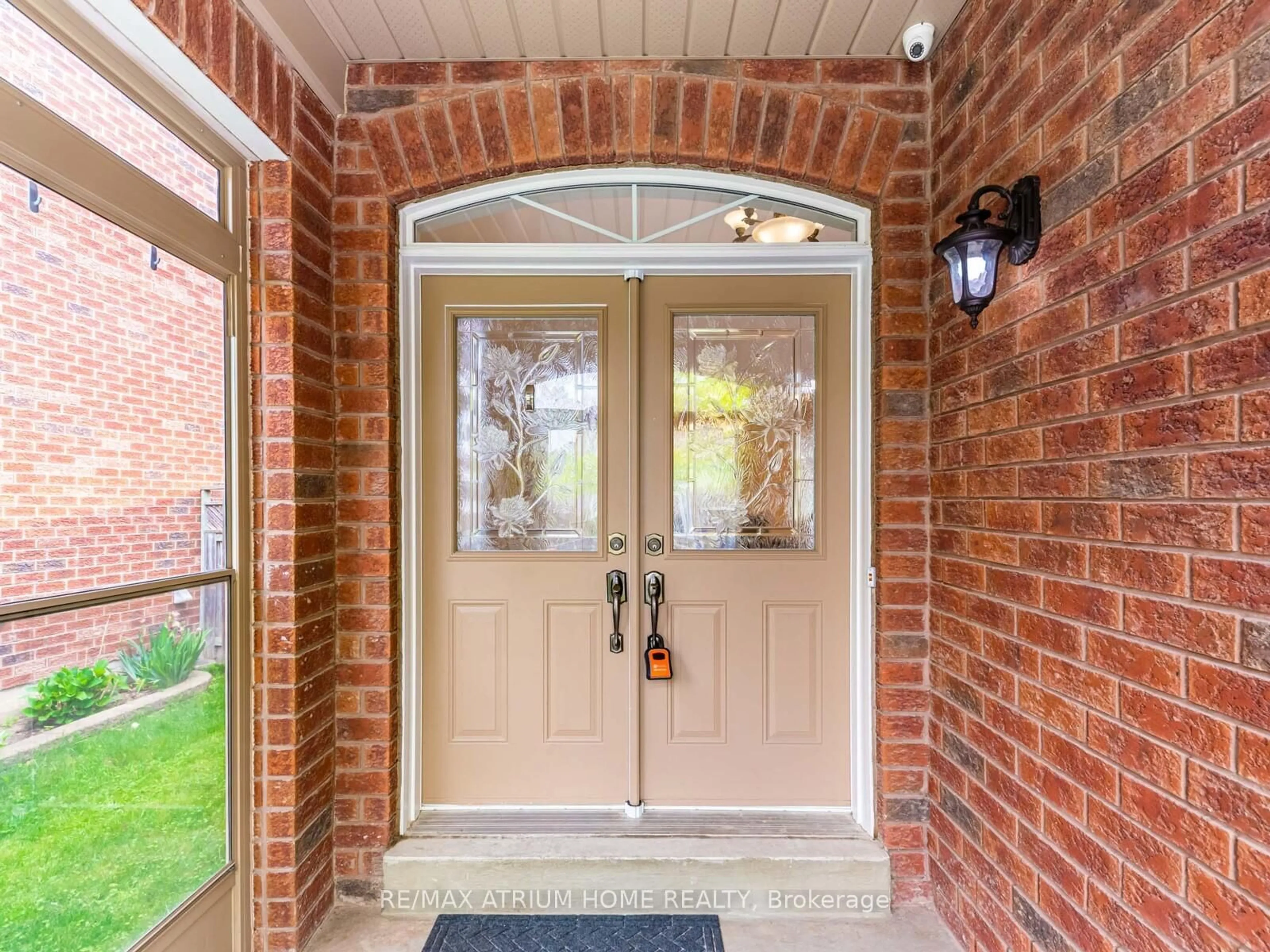Indoor entryway for 15 Pinecrest St, Markham Ontario L6E 1C7