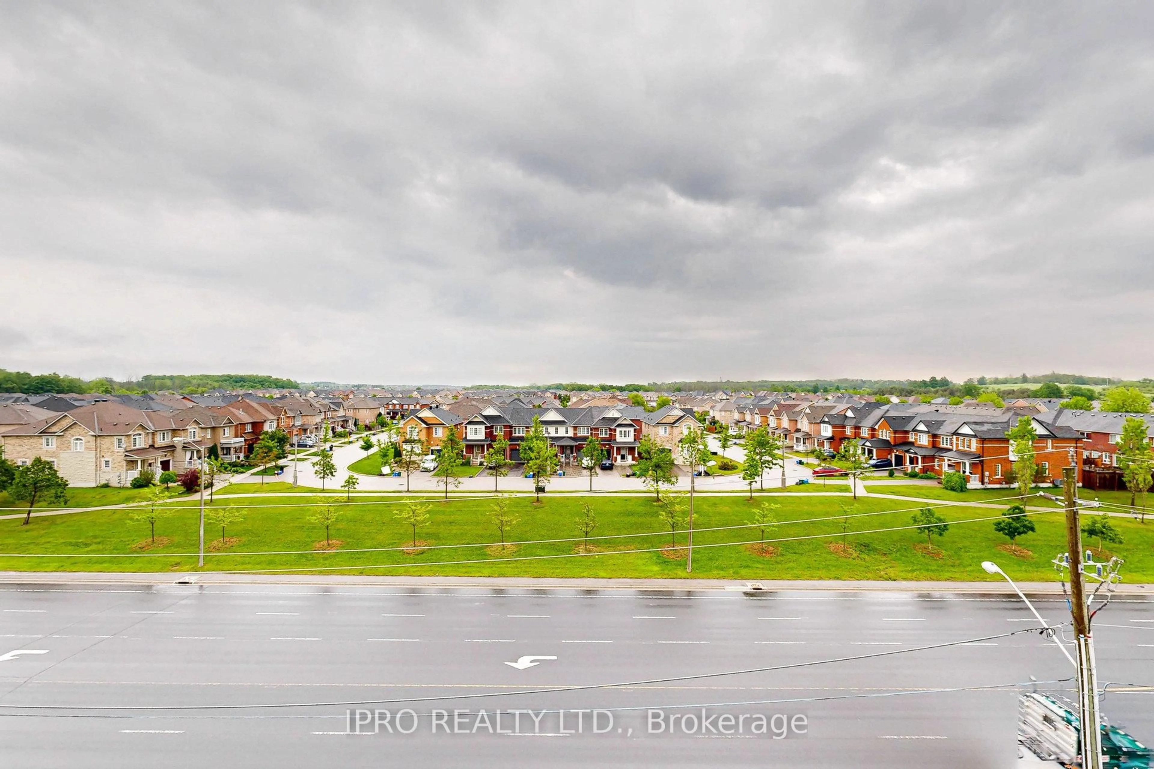 A pic from outside/outdoor area/front of a property/back of a property/a pic from drone, water/lake/river/ocean view for 11750 Ninth Line #531B, Whitchurch-Stouffville Ontario L4A 5G1