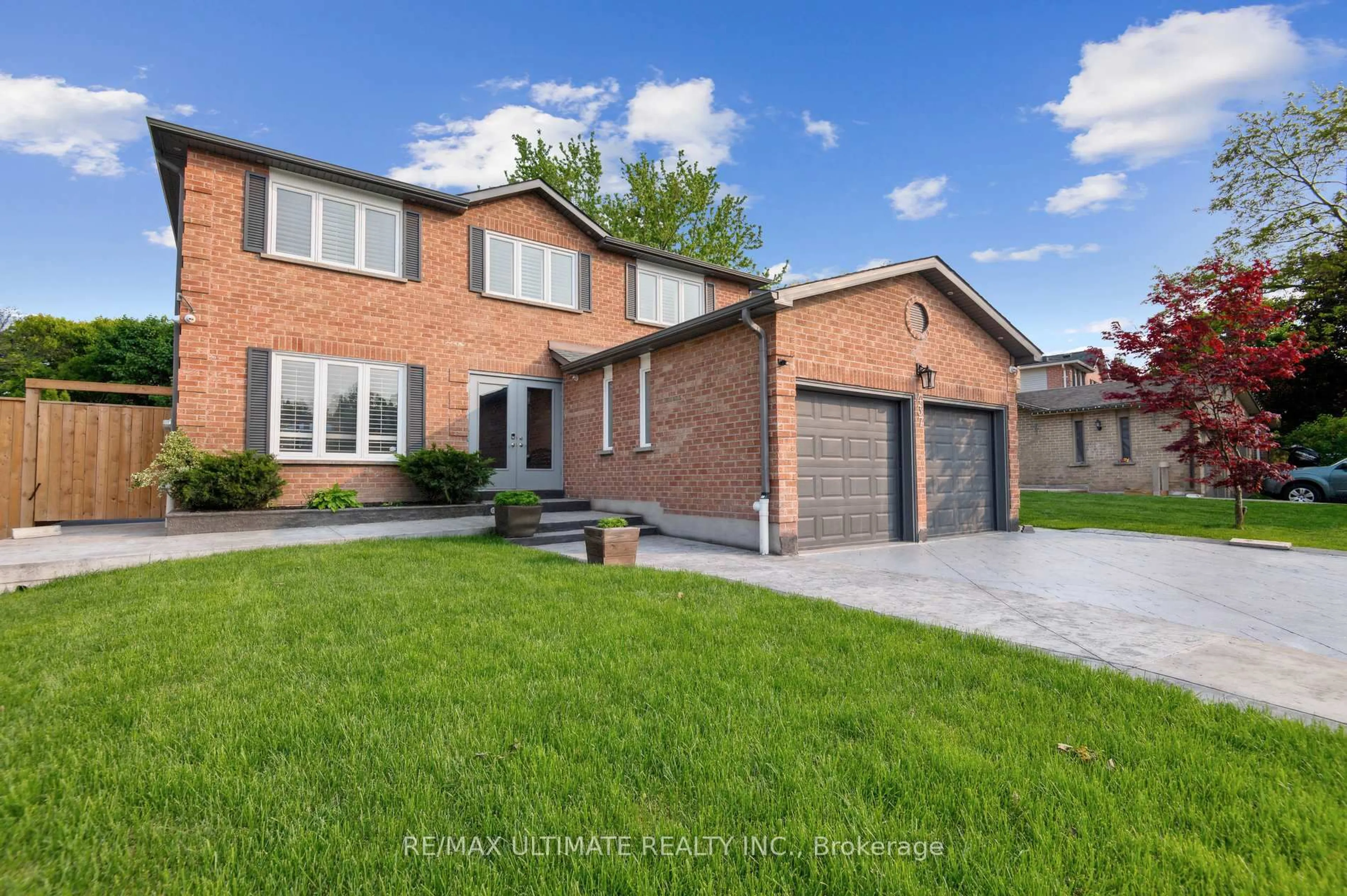 Home with brick exterior material, street for 437 Dorchester St, Newmarket Ontario L3Y 7Z7