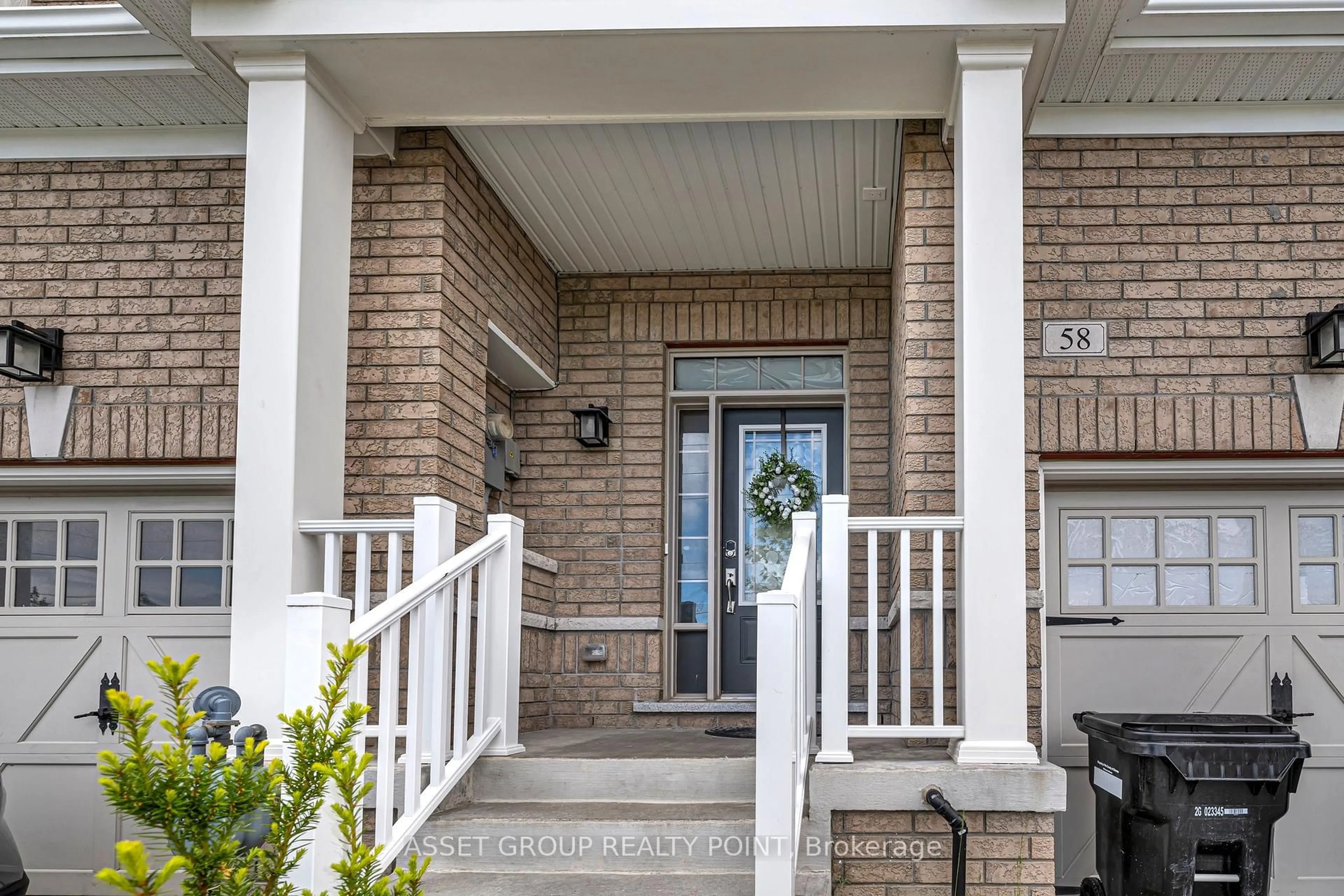 Indoor entryway for 58 Clifford Cres, New Tecumseth Ontario L0G 1W0
