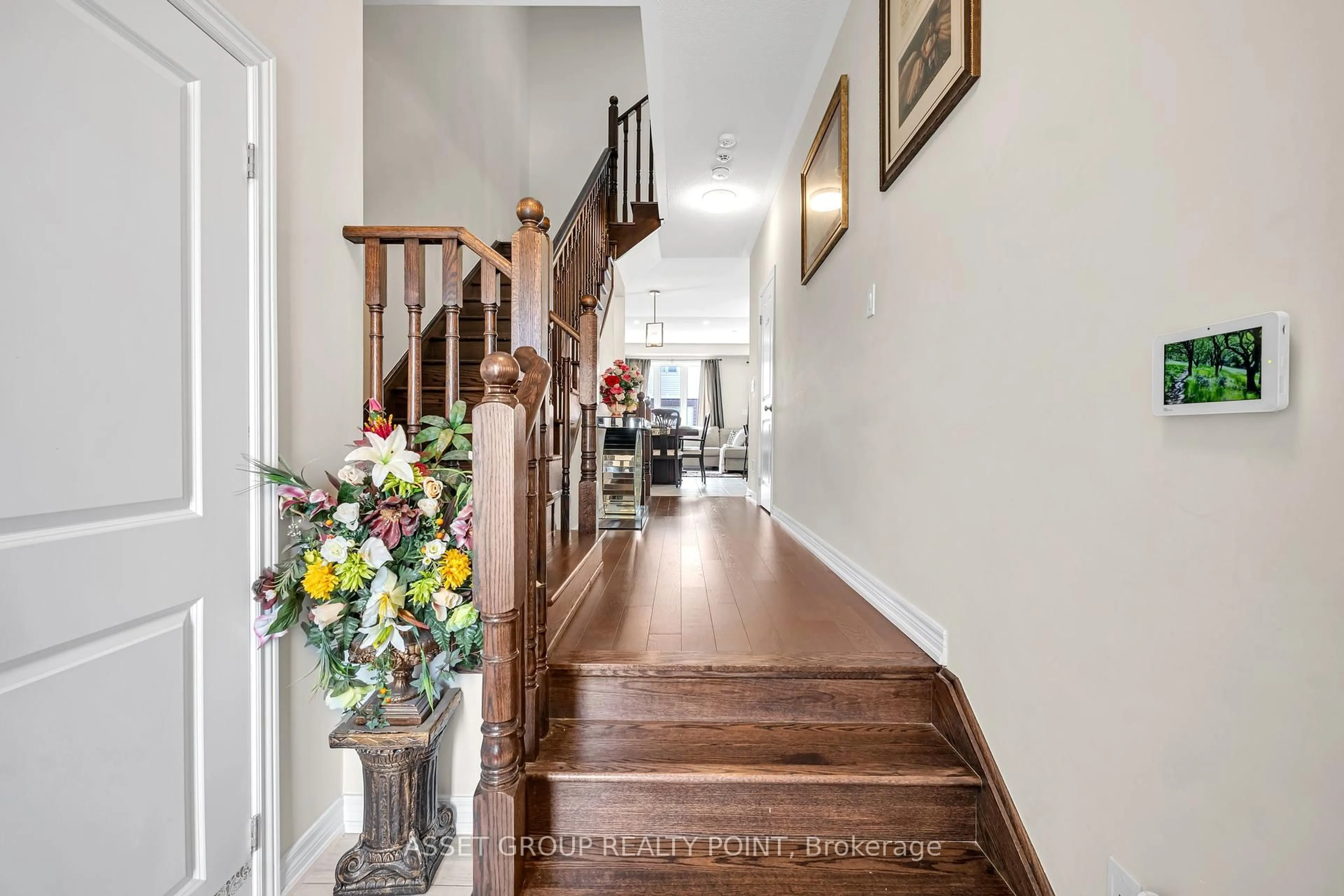 Indoor foyer for 58 Clifford Cres, New Tecumseth Ontario L0G 1W0