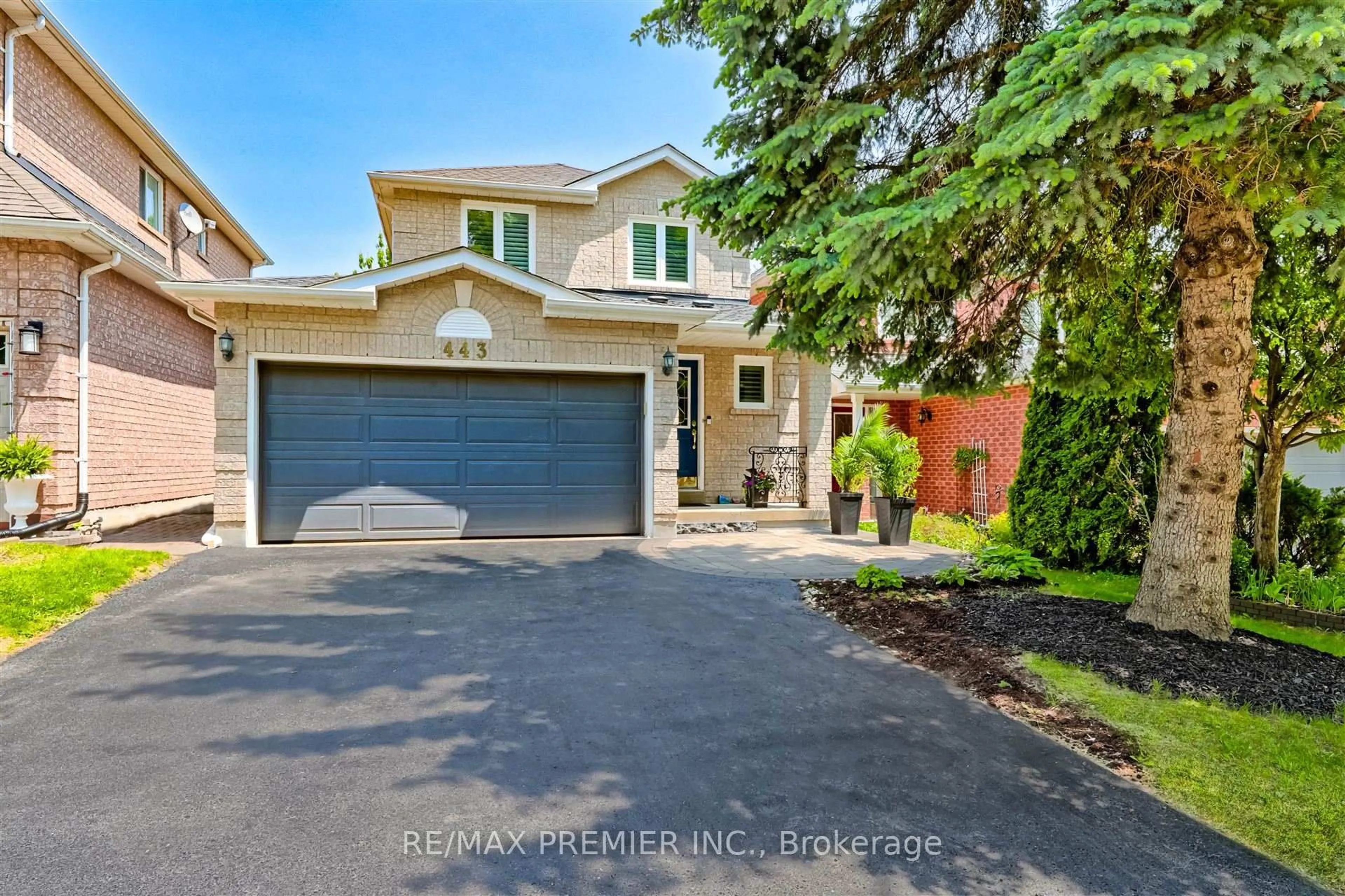 Unknown for 443 Carruthers Ave, Newmarket Ontario L3X 2C1