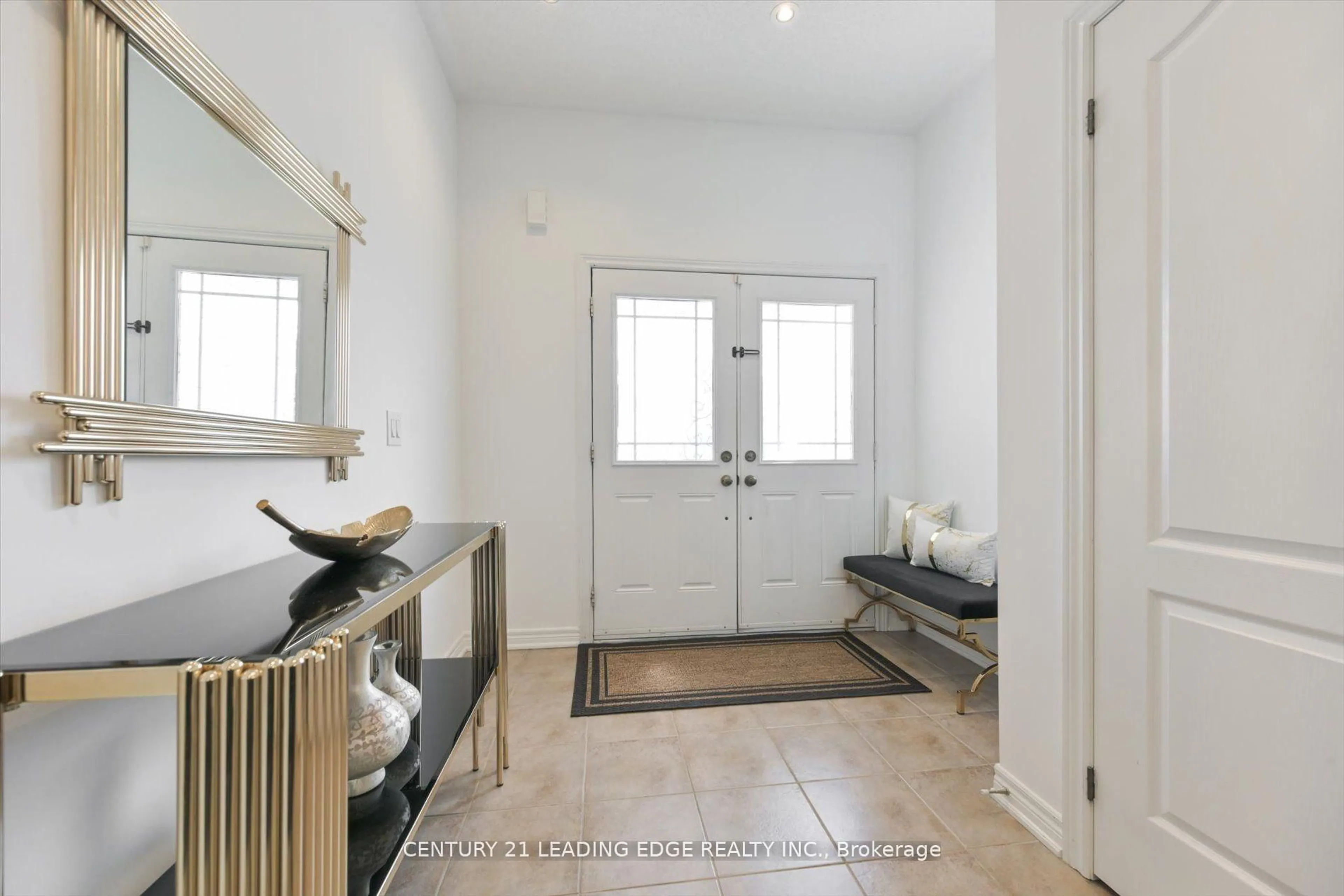 Indoor entryway for 18 Kerr Lane, Aurora Ontario L4G 0E5