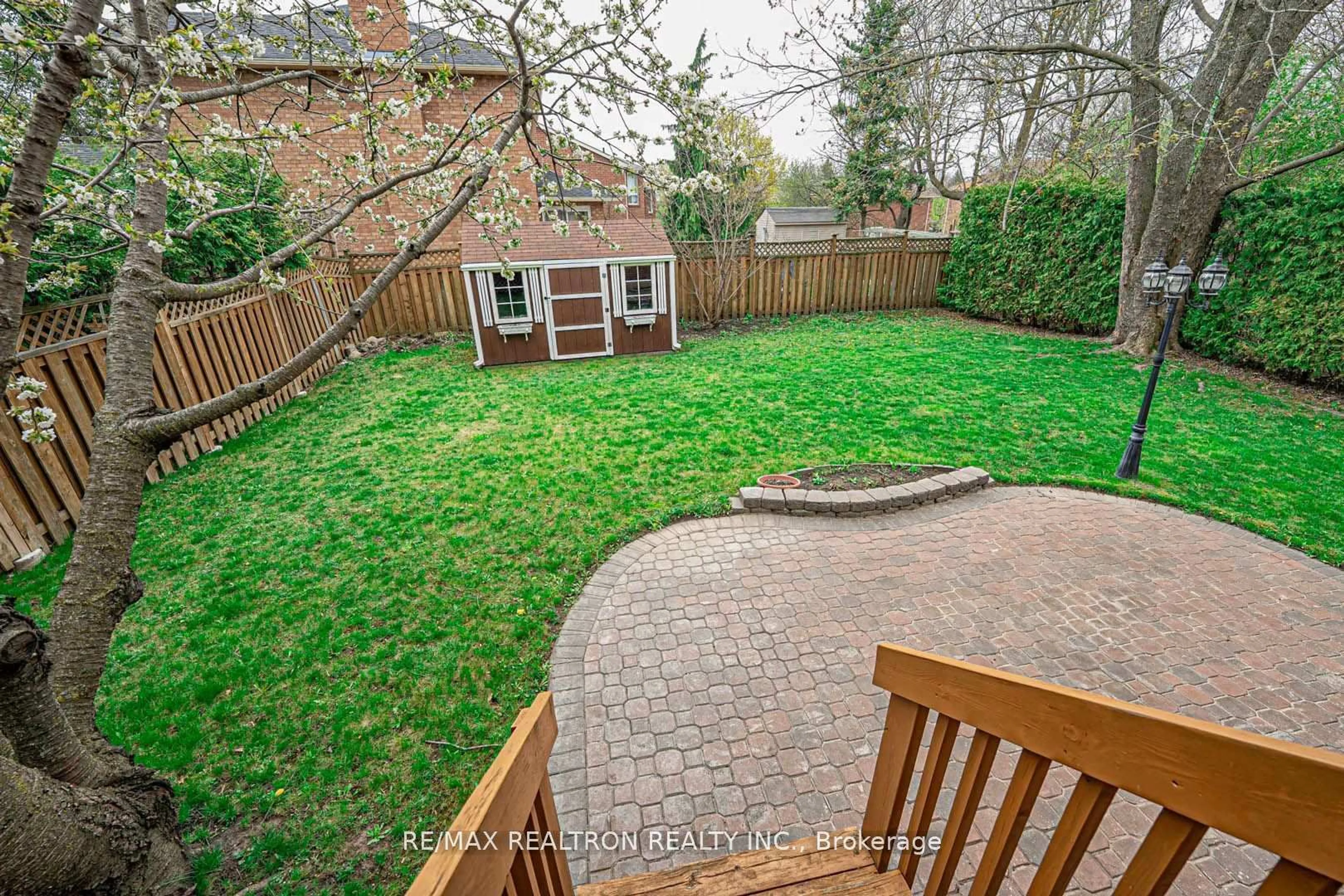 Patio, street for 53 Leighland Dr, Markham Ontario L3R 7R8