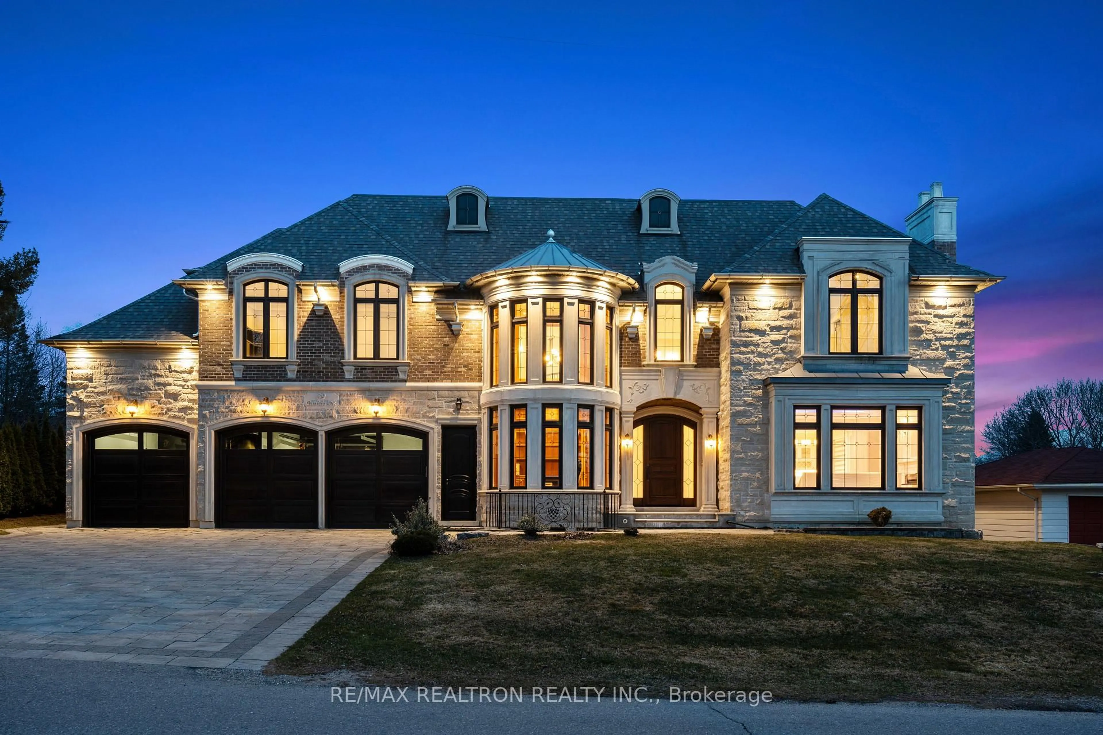 Home with brick exterior material, unknown for 39 Patricia Dr, King Ontario L7B 1H5