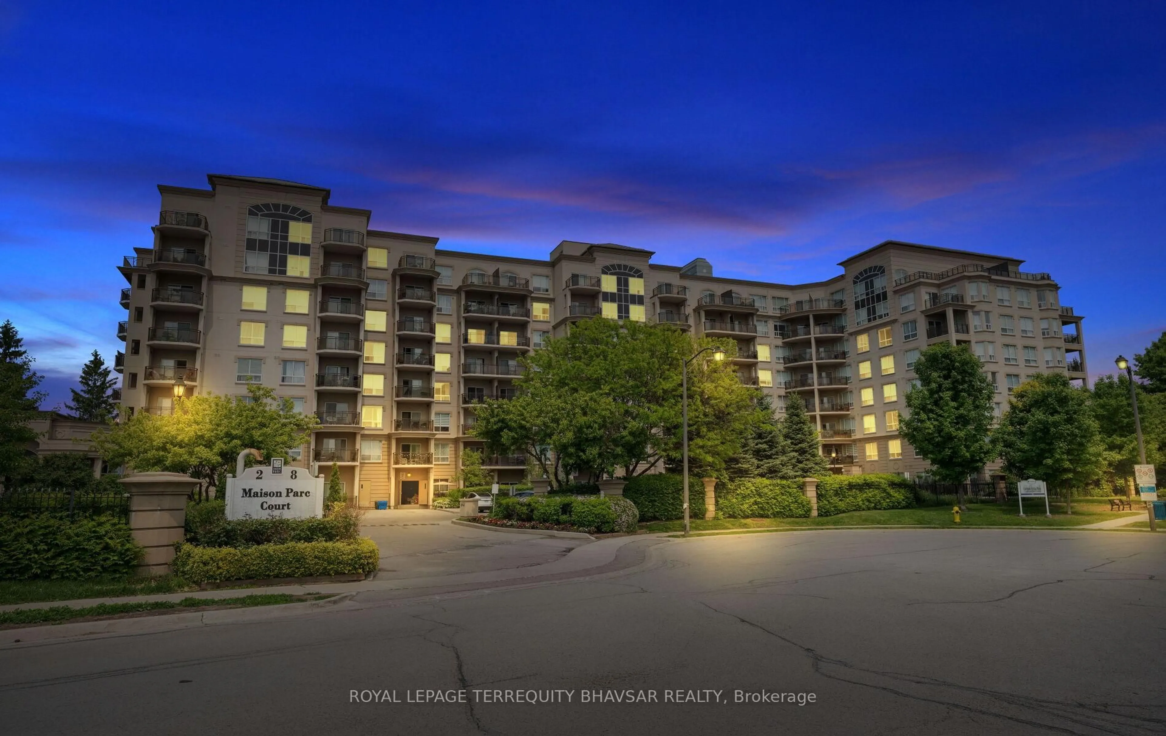 Unknown for 8 Maison Parc Crt #812, Vaughan Ontario L4J 9K5