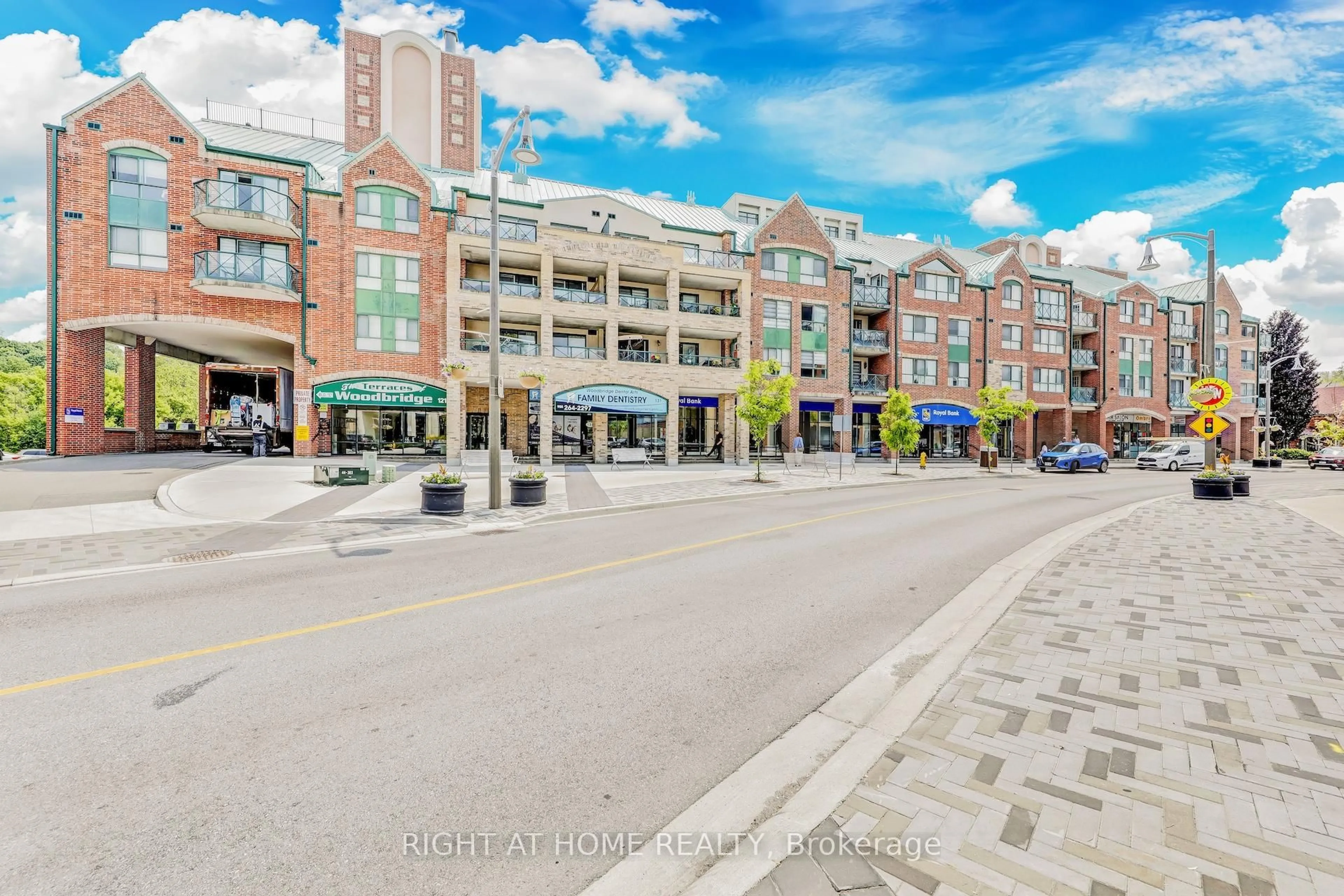 Patio, street for 121 Woodbridge Ave #221, Vaughan Ontario L4L 9E3