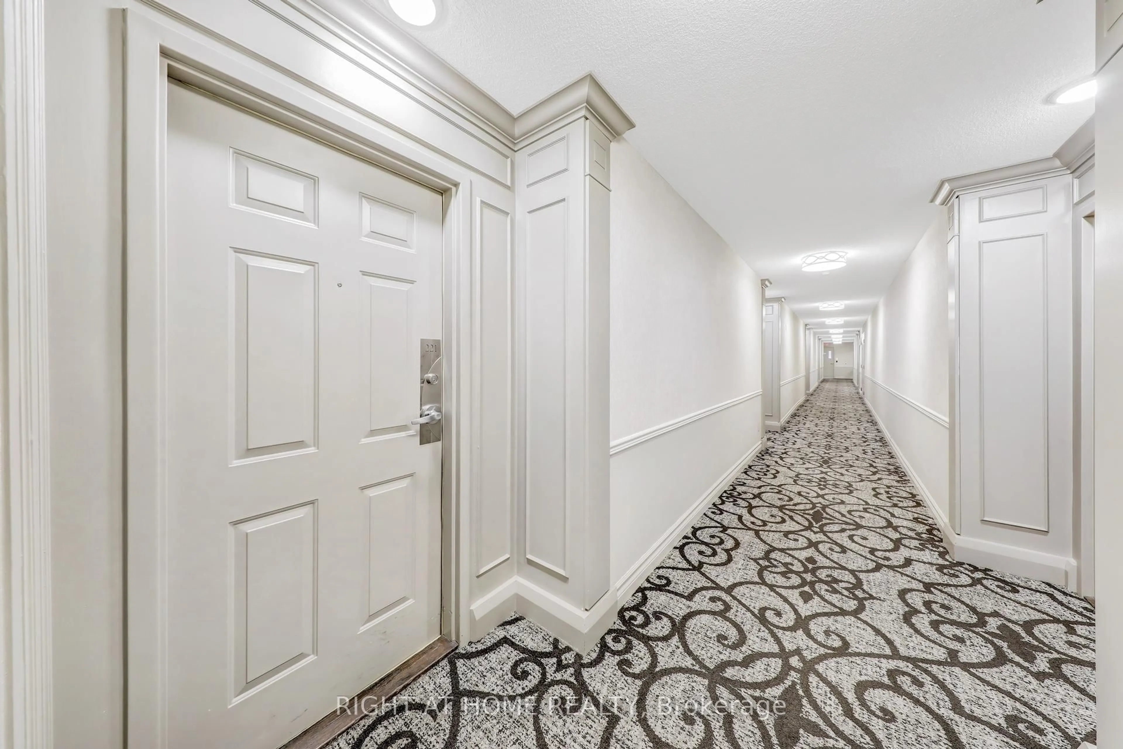 Indoor foyer for 121 Woodbridge Ave #221, Vaughan Ontario L4L 9E3
