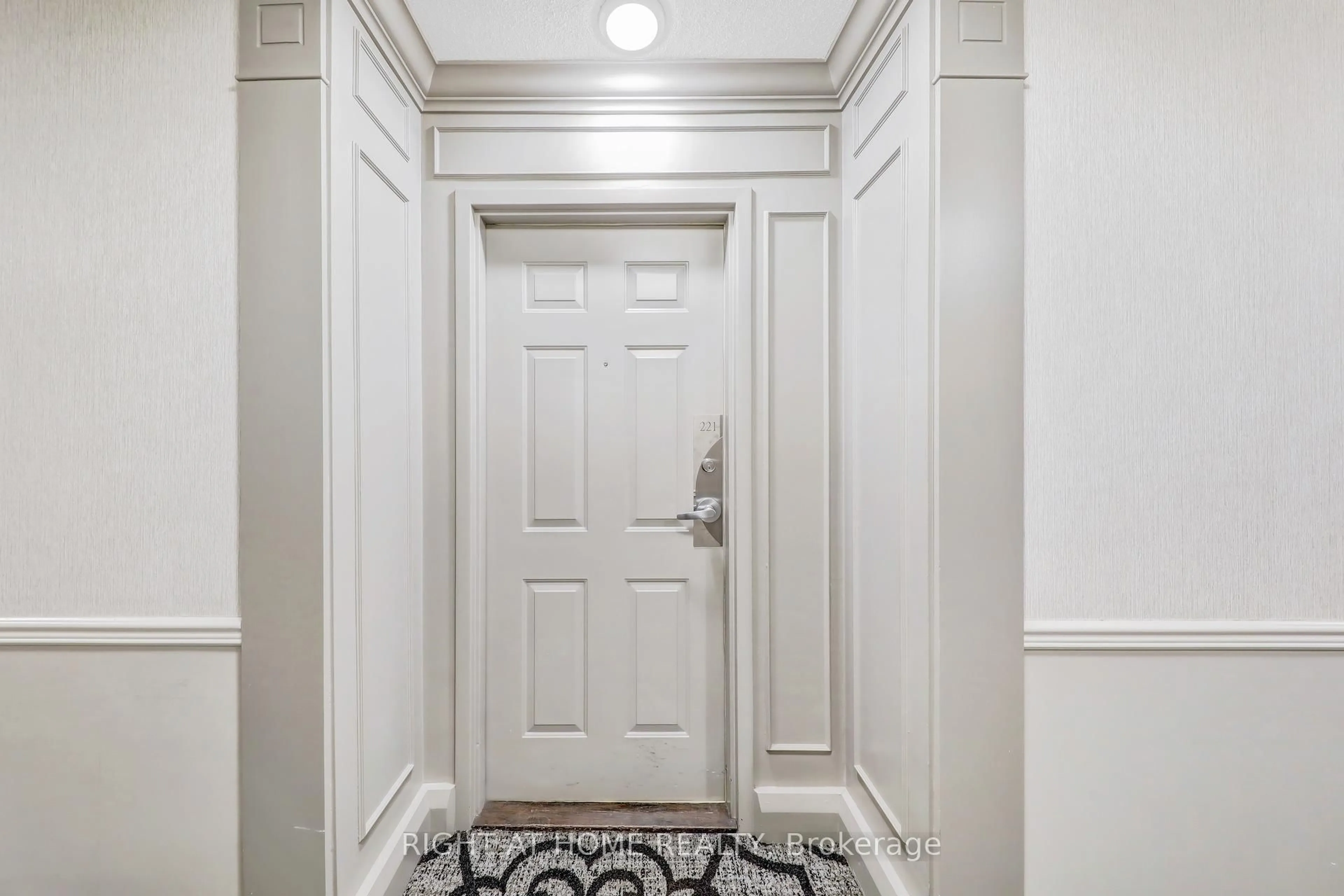 Indoor entryway for 121 Woodbridge Ave #221, Vaughan Ontario L4L 9E3