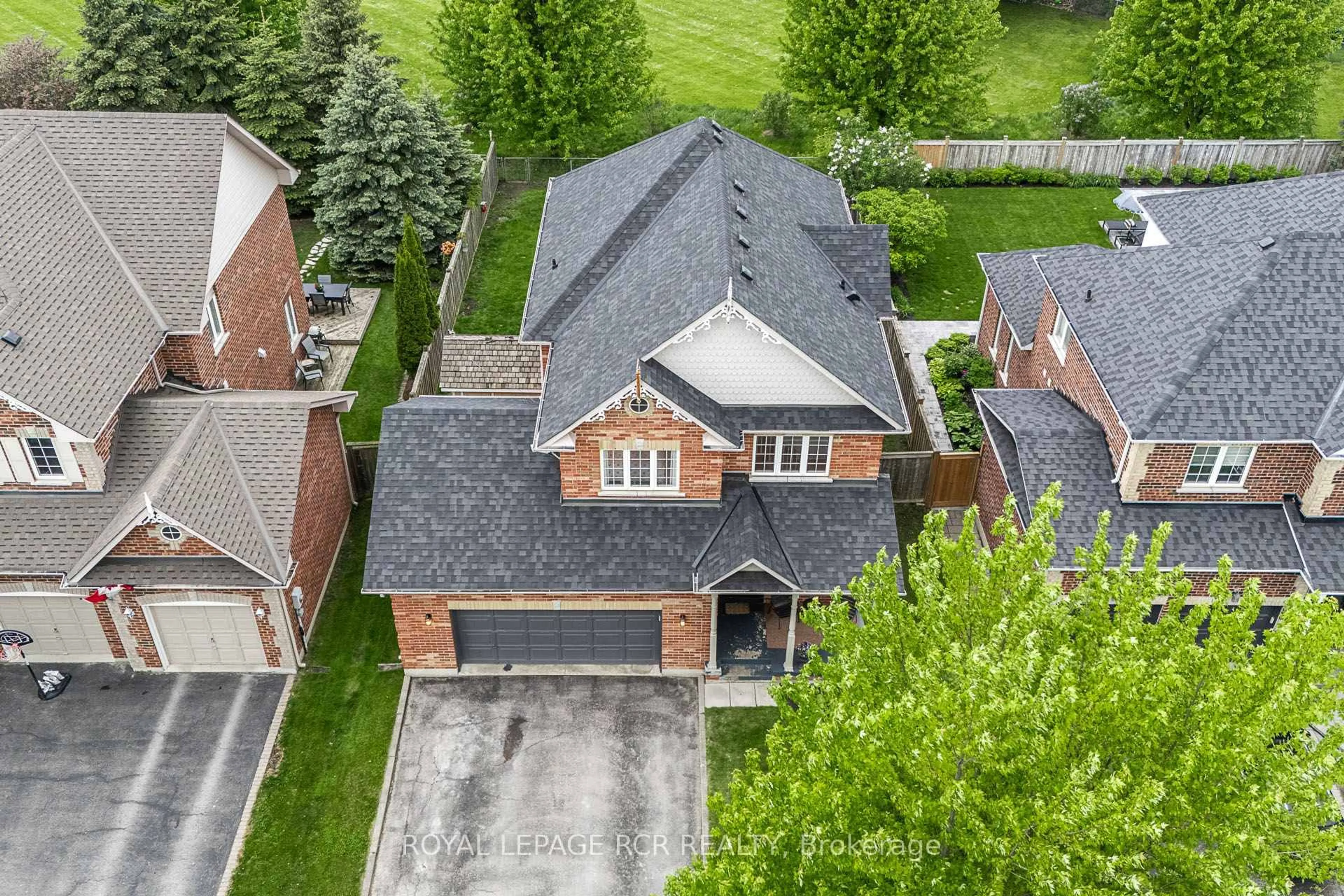 A pic from outside/outdoor area/front of a property/back of a property/a pic from drone, street for 4 Caseton Cres, Uxbridge Ontario L9P 1Z8
