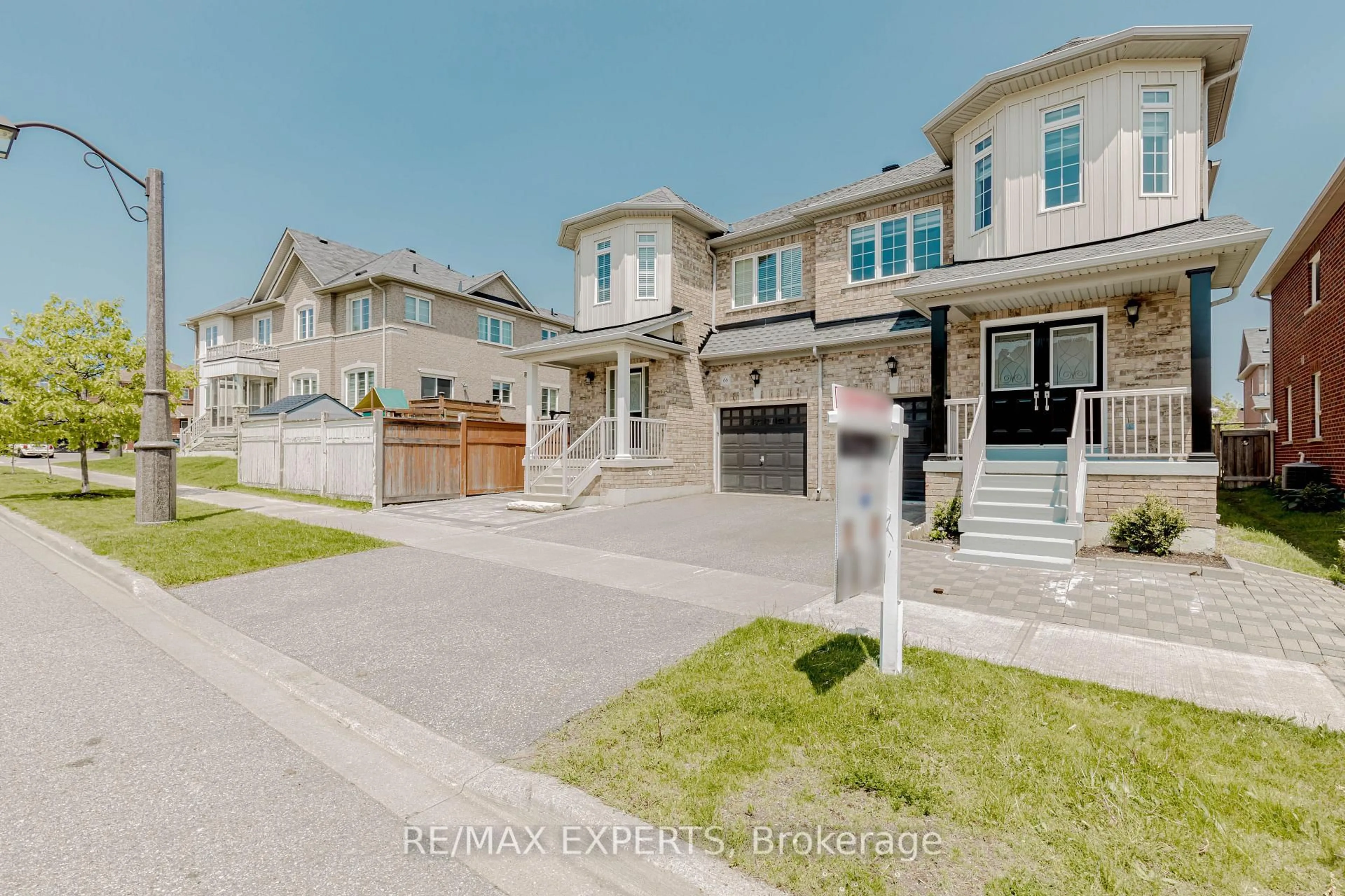 A pic from outside/outdoor area/front of a property/back of a property/a pic from drone, street for 64 Peppertree Lane, Whitchurch-Stouffville Ontario L4A 0M8