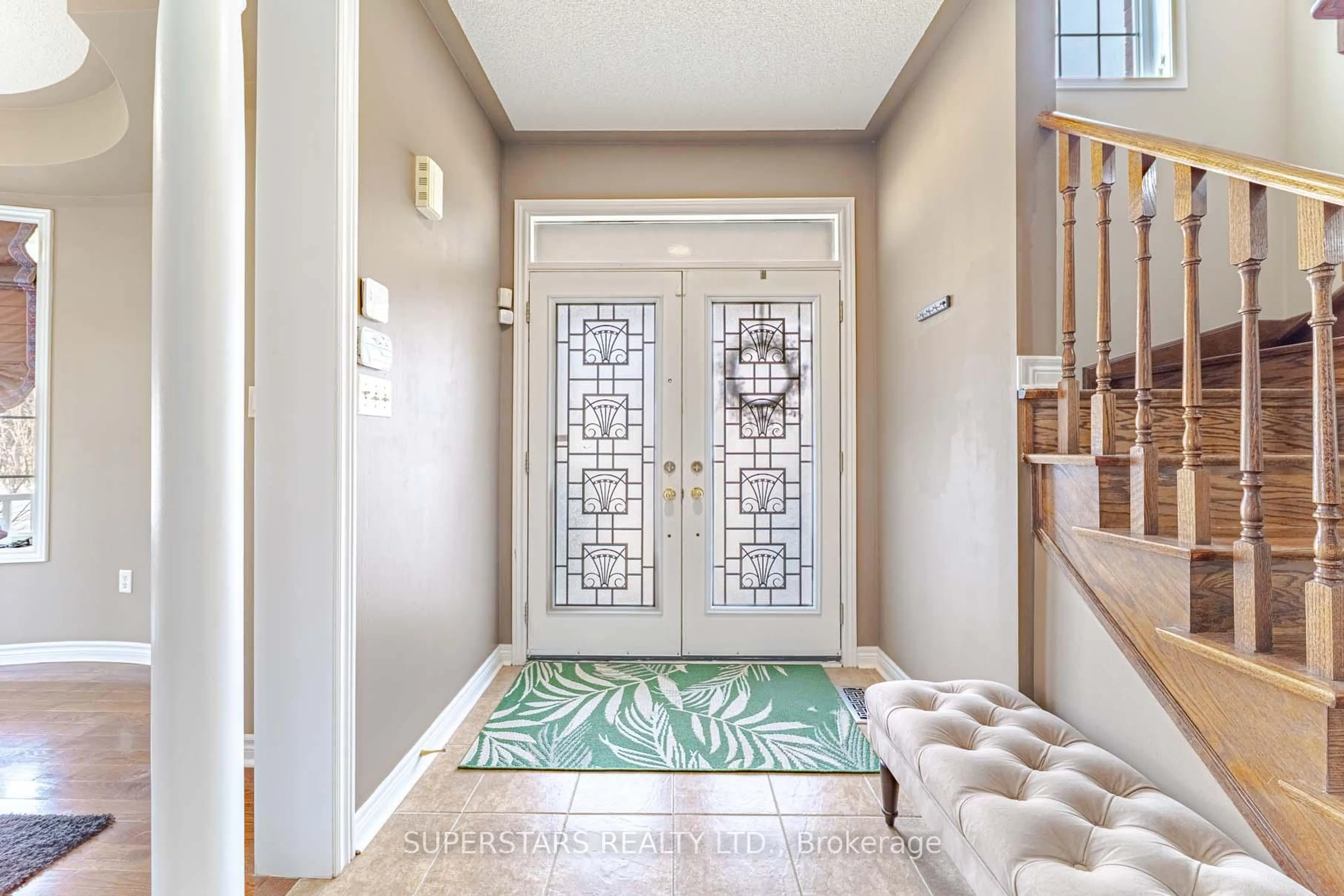 Indoor entryway for 704 Millard St, Whitchurch-Stouffville Ontario L4A 0B2