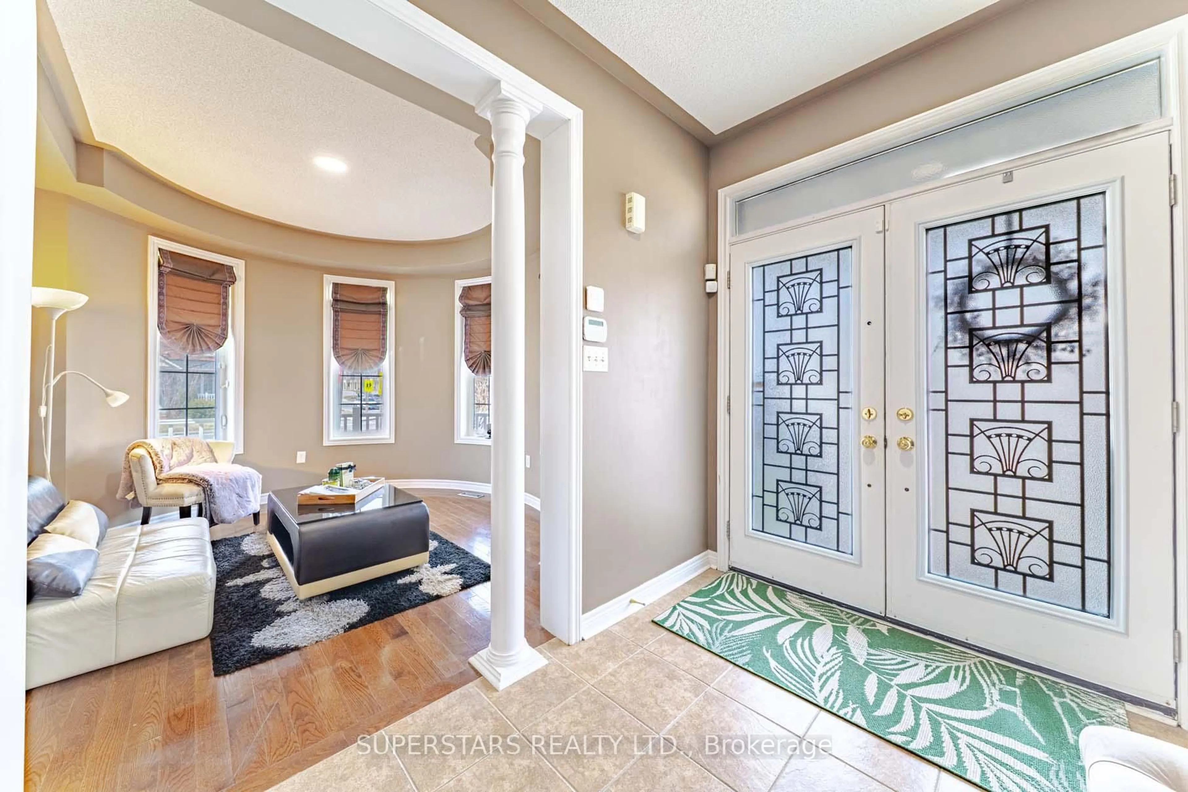 Indoor entryway for 704 Millard St, Whitchurch-Stouffville Ontario L4A 0B2