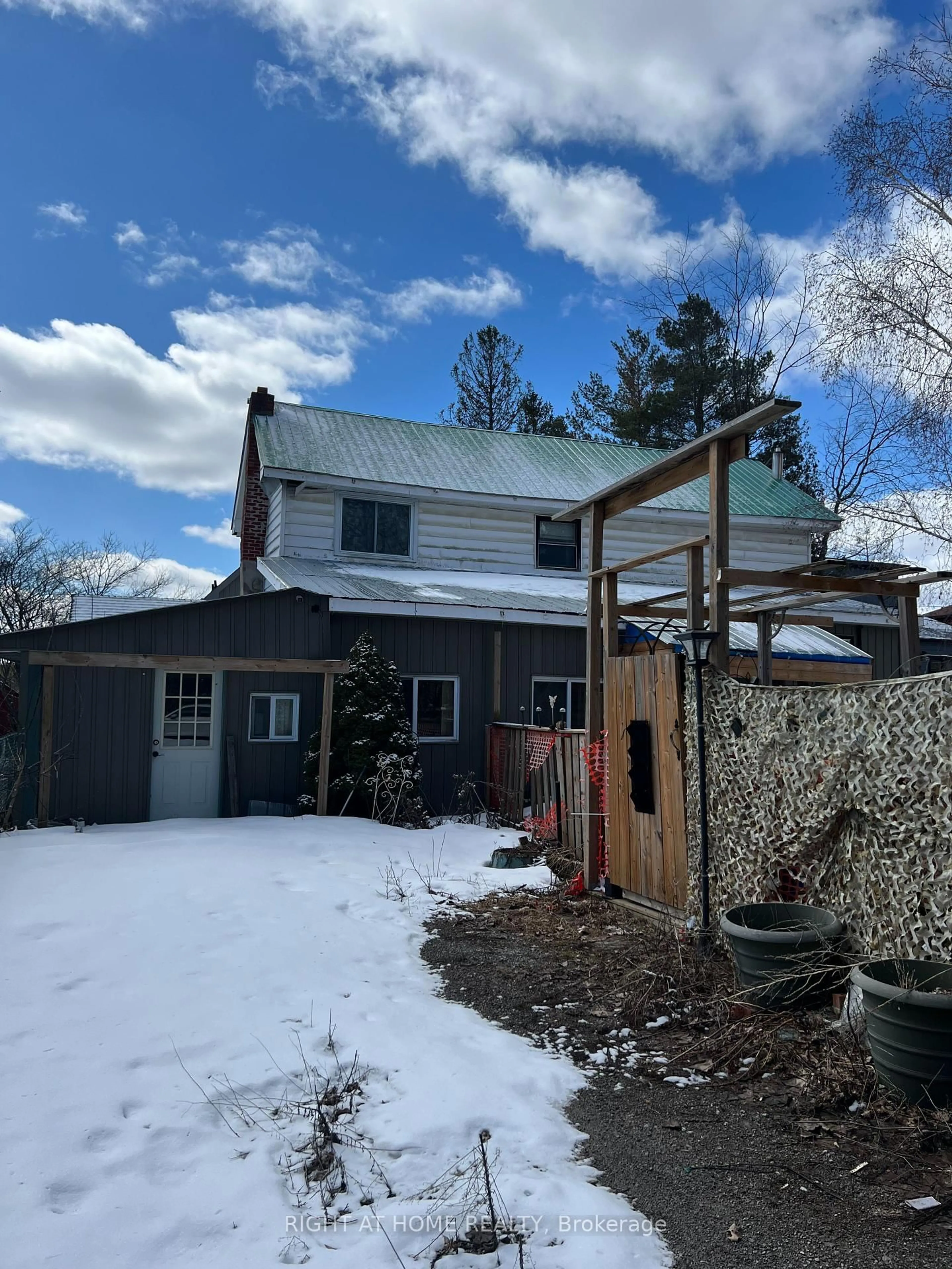A pic from outside/outdoor area/front of a property/back of a property/a pic from drone, unknown for 41 Windsor Dr, Whitchurch-Stouffville Ontario L4A 4M7