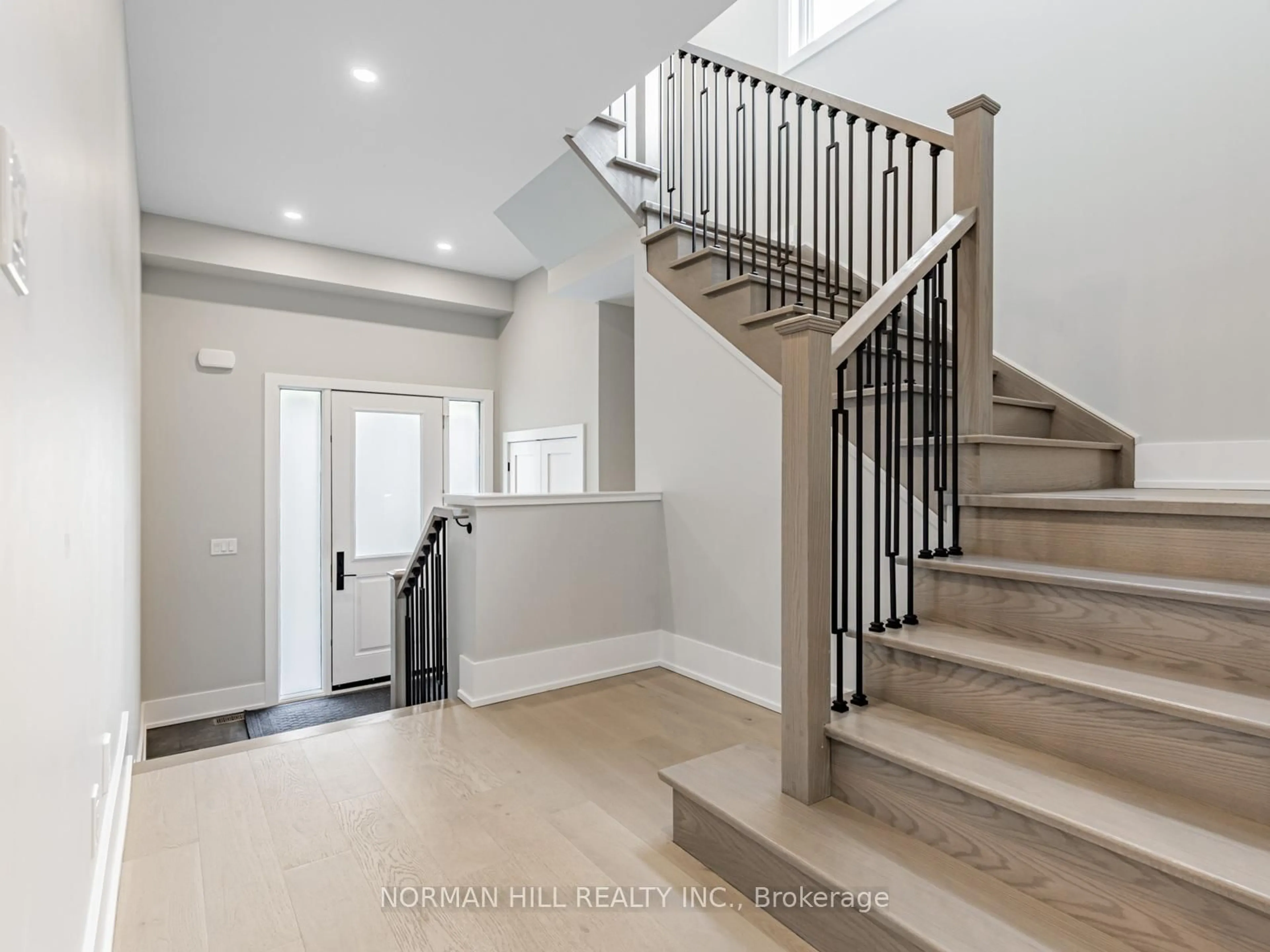 Stairs for 776 Churchill Lane, Georgina Ontario L0E 1S0