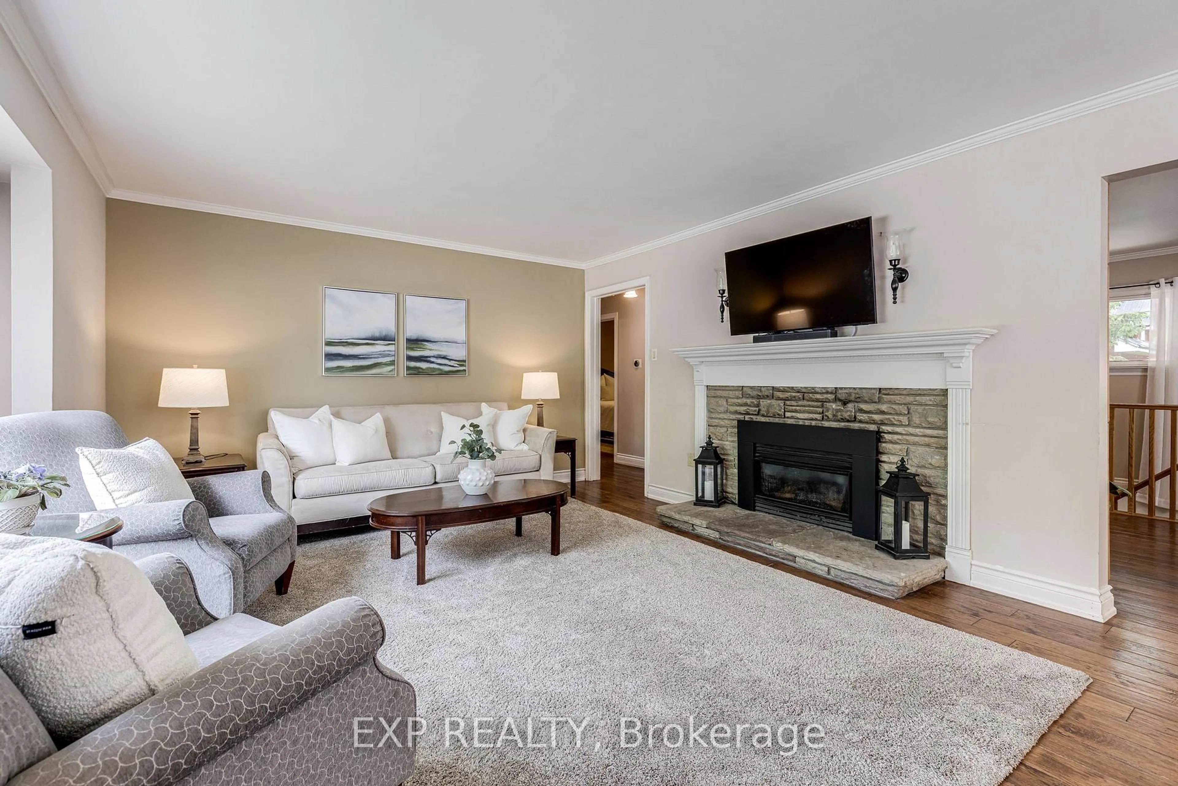 Living room with furniture, unknown for 65 Franklin St, Uxbridge Ontario L9P 1J5