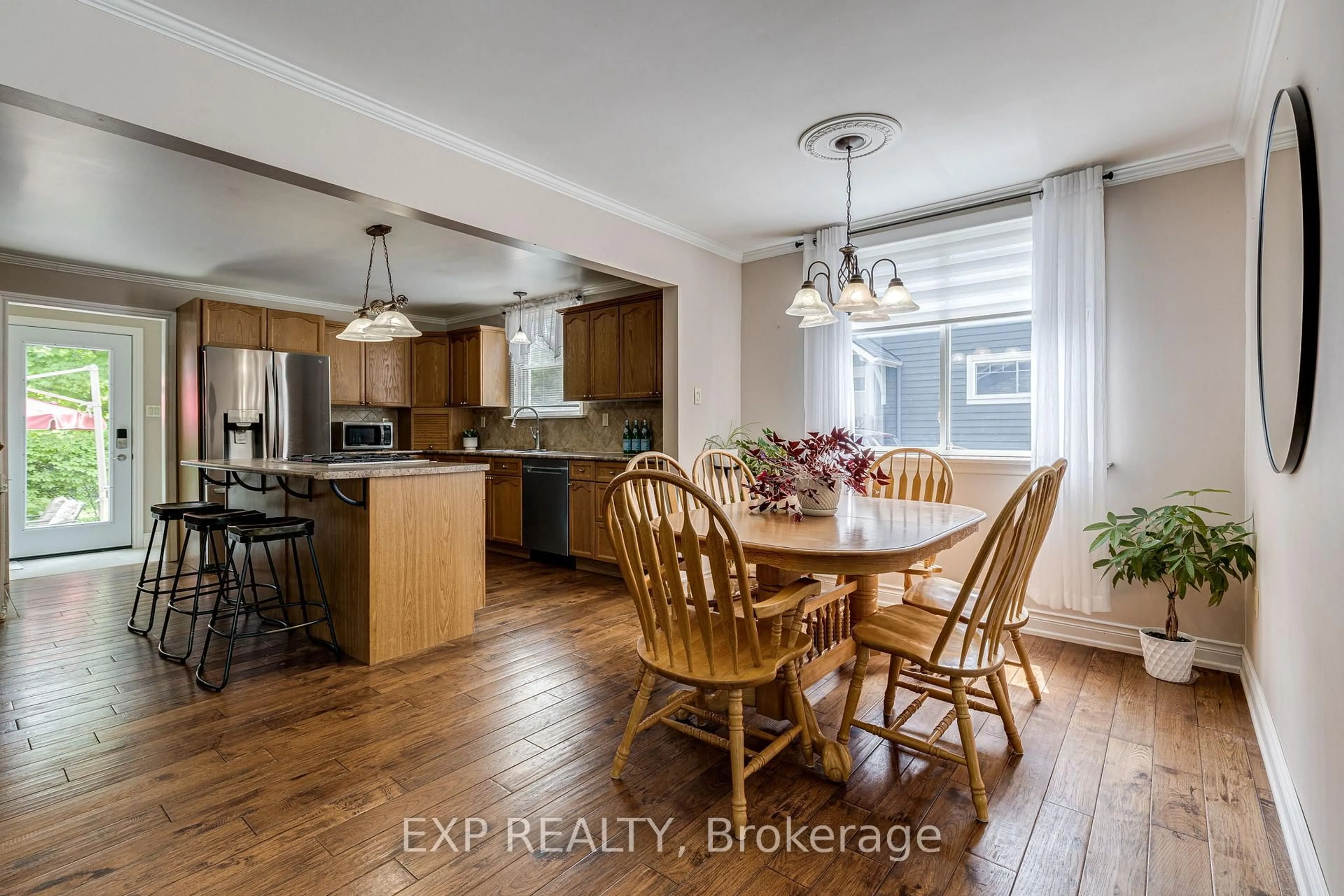 Open concept kitchen, unknown for 65 Franklin St, Uxbridge Ontario L9P 1J5
