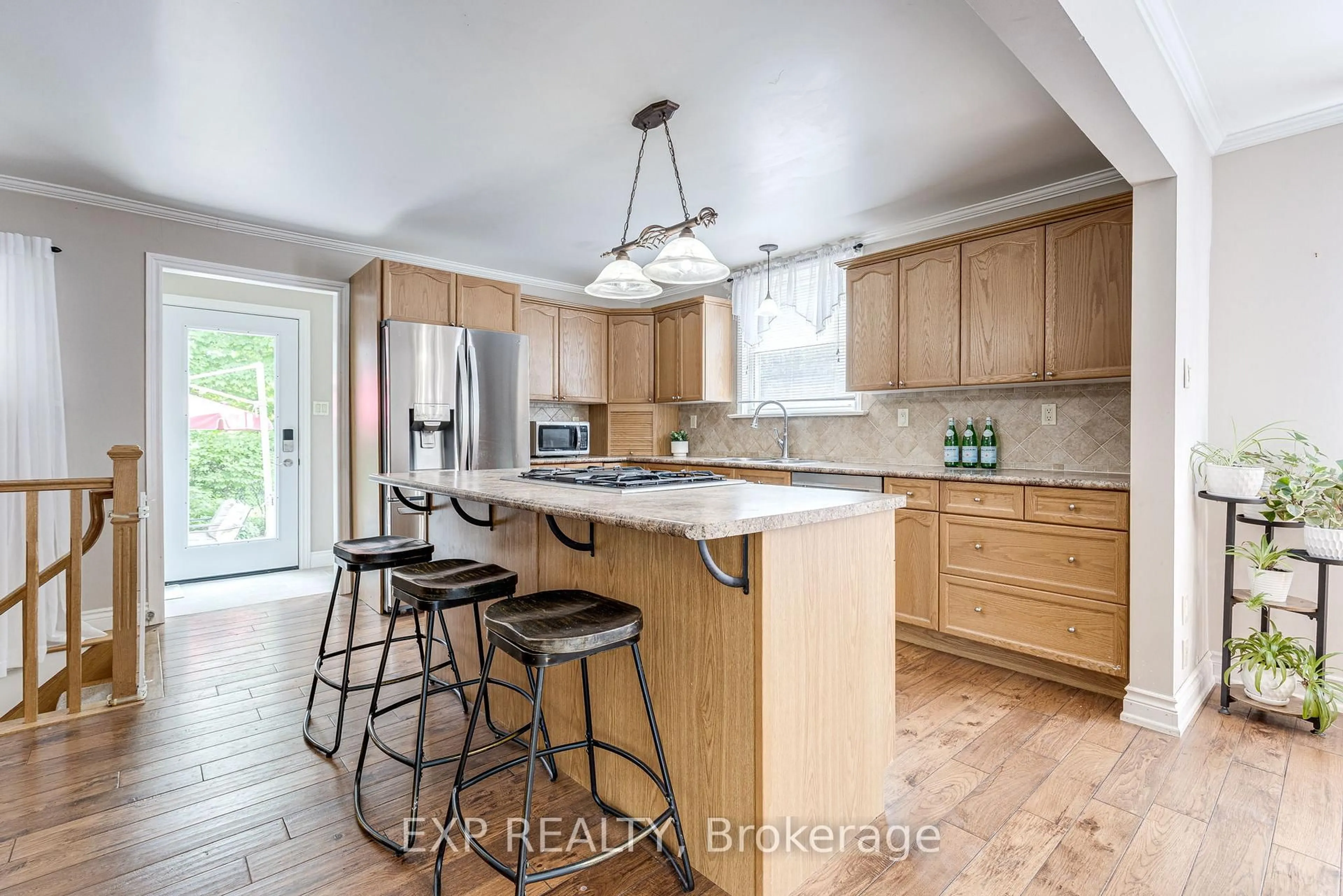 Contemporary kitchen, ceramic/tile floor for 65 Franklin St, Uxbridge Ontario L9P 1J5